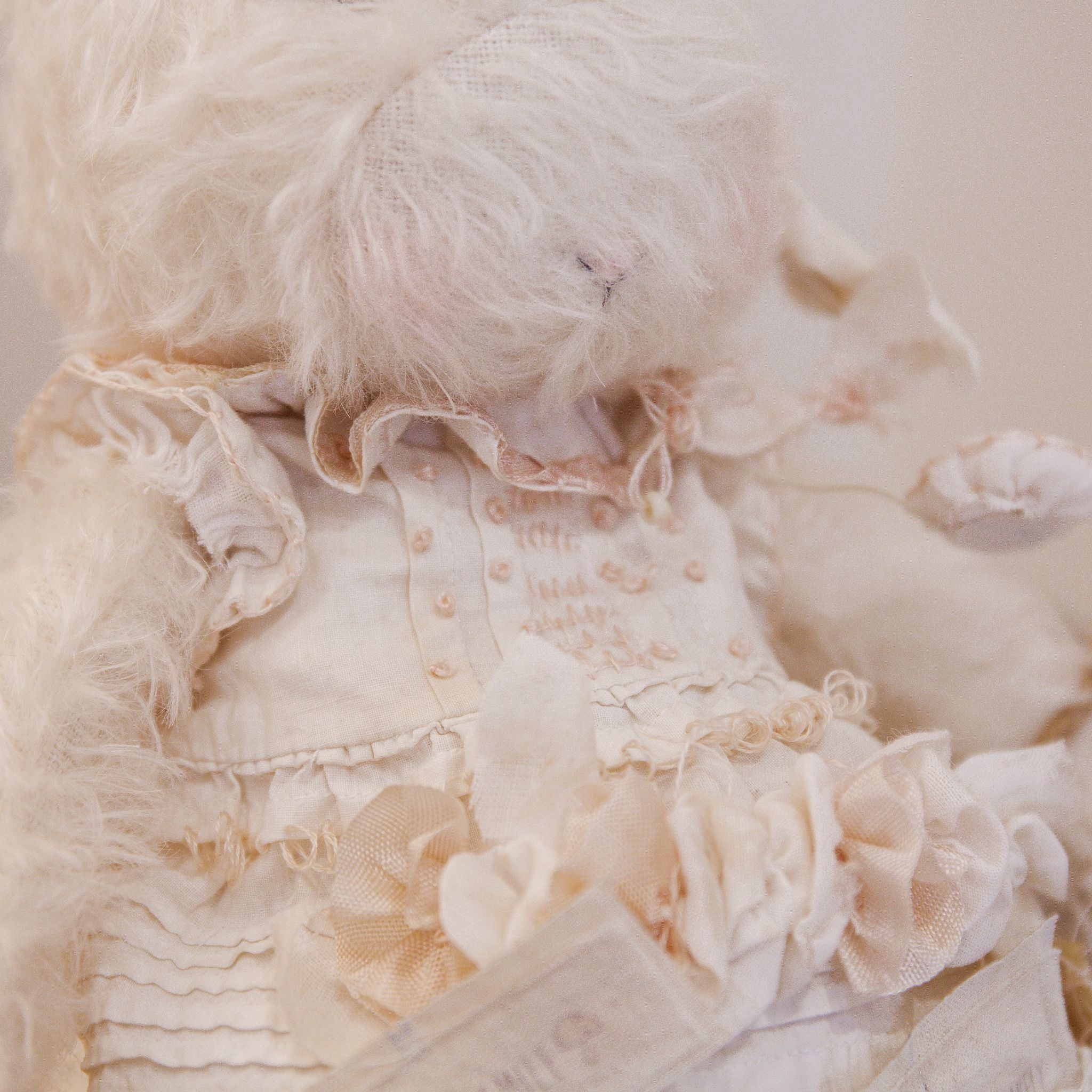 RETIRED - Hutch Studio - Miss Lovey Love Note - Hand-Crafted Curly Mohair Cream Bunny、mySite、g9winljtr