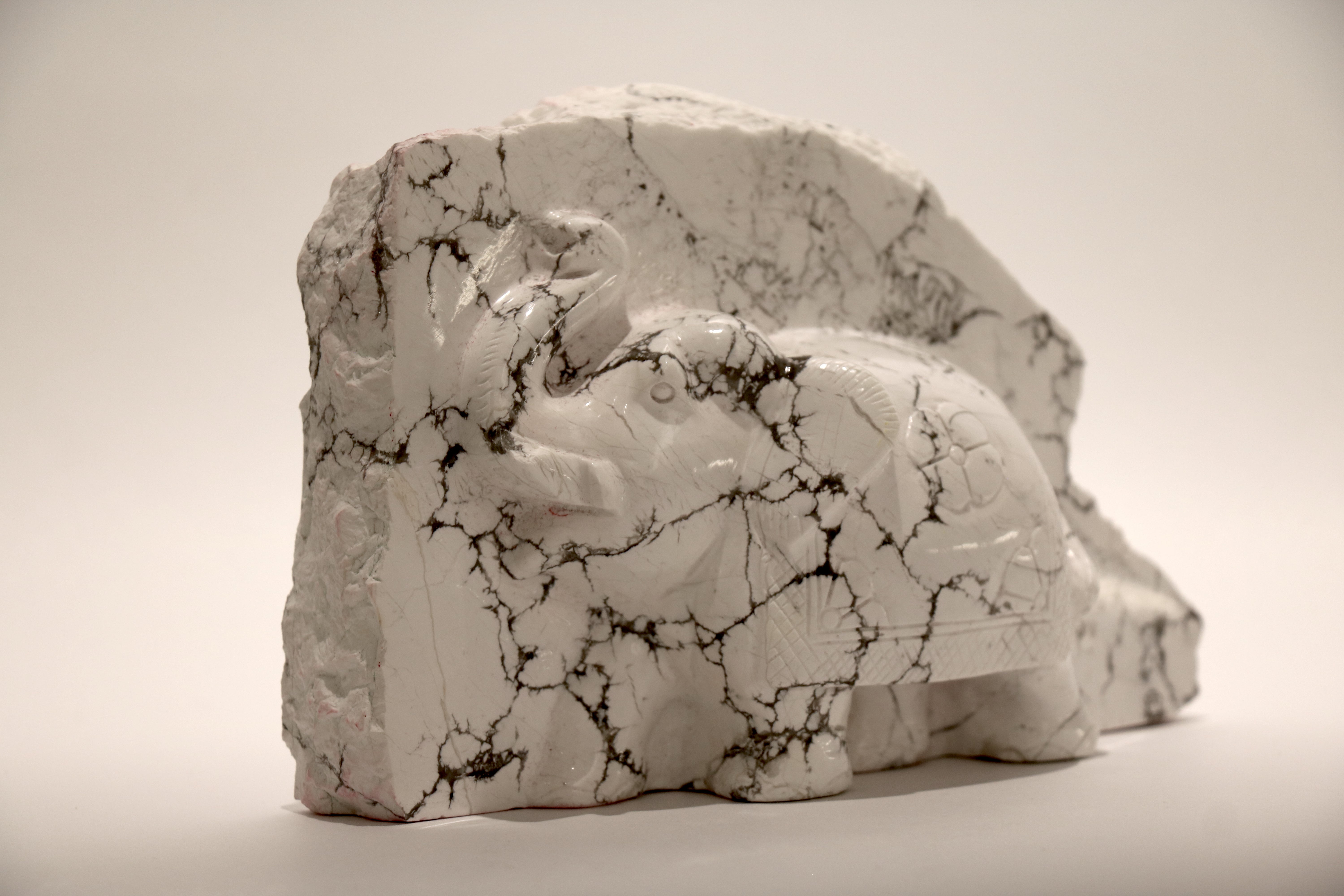 Elephant Statue - Howlite (12cm)、mySite、topwebapps