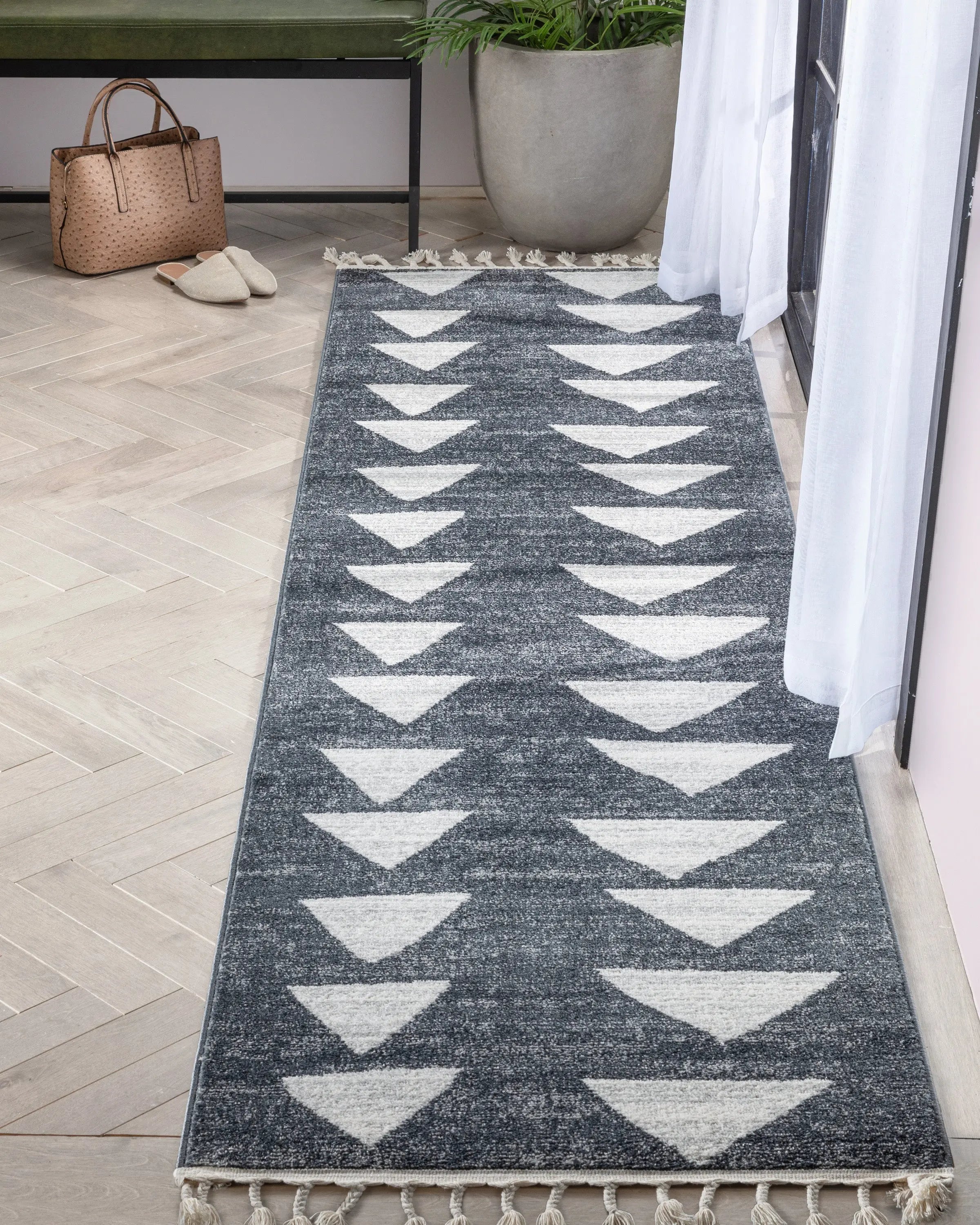 Triangles Modern Geometric Pattern Grey Kids Rug、mySite、gigharbornorthrealestate