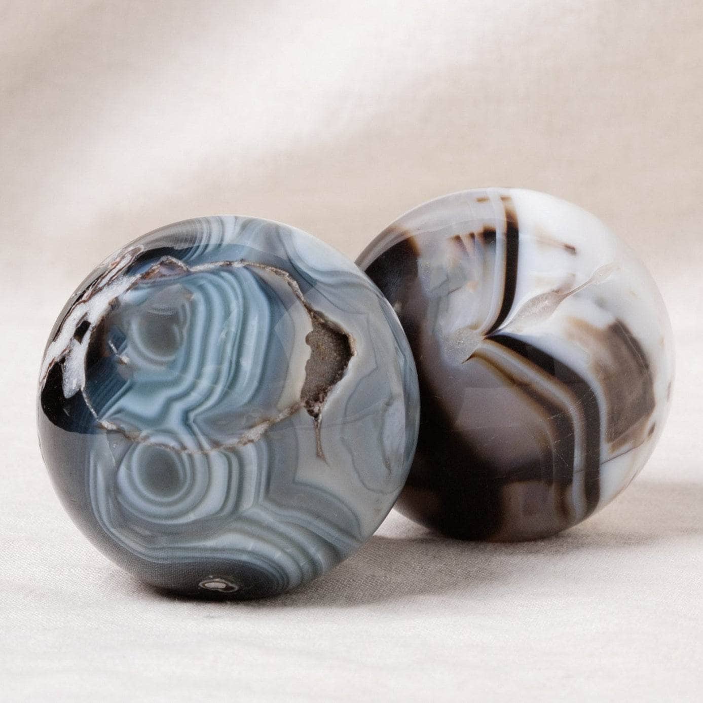 Black Stripe Agate Sphere with Tripod - AAA Premium Quality、mySite、hinf8tx79