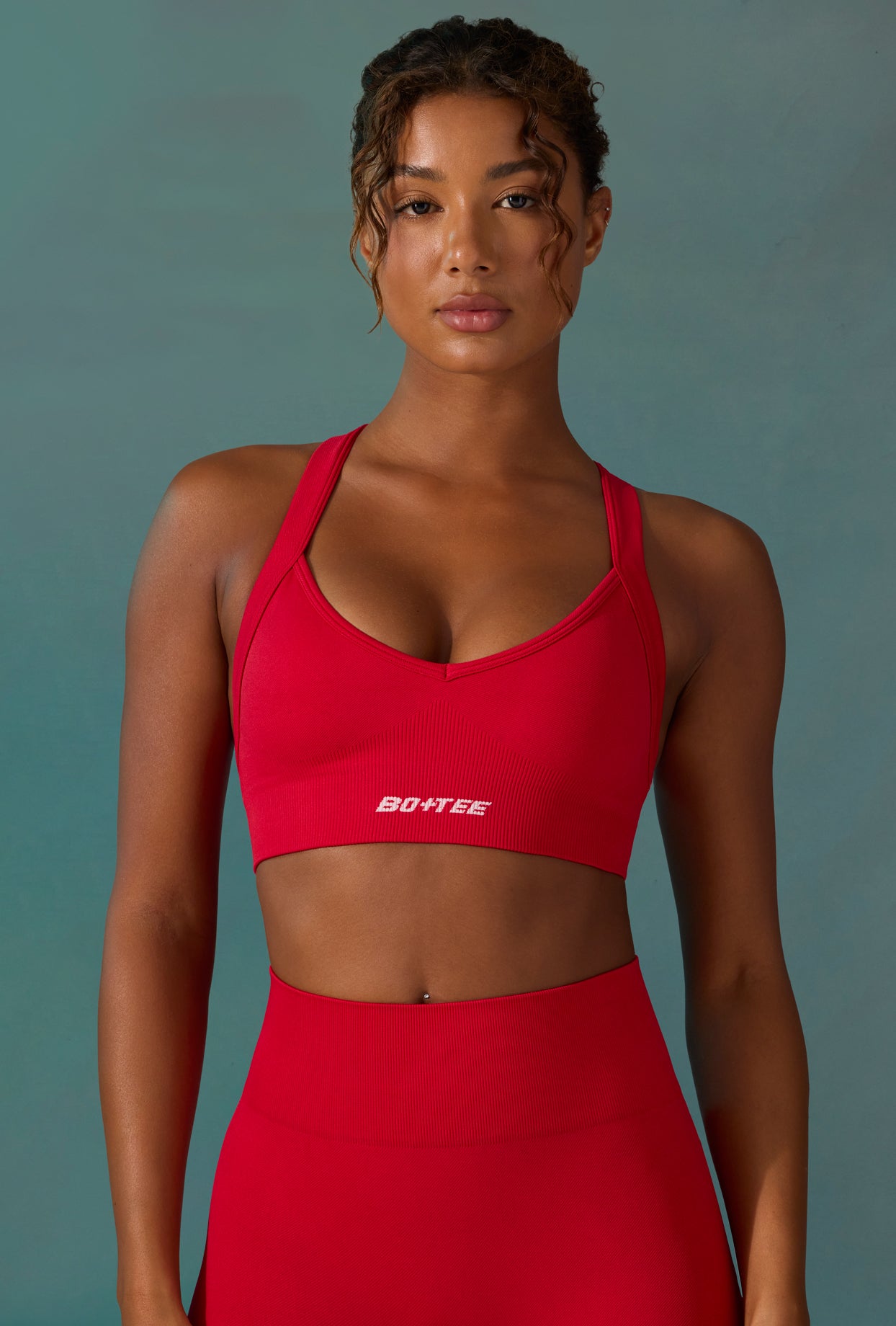 Super Sculpt Seamless Cross Back Sports Bra in Tango Red、mySite、solidvoid