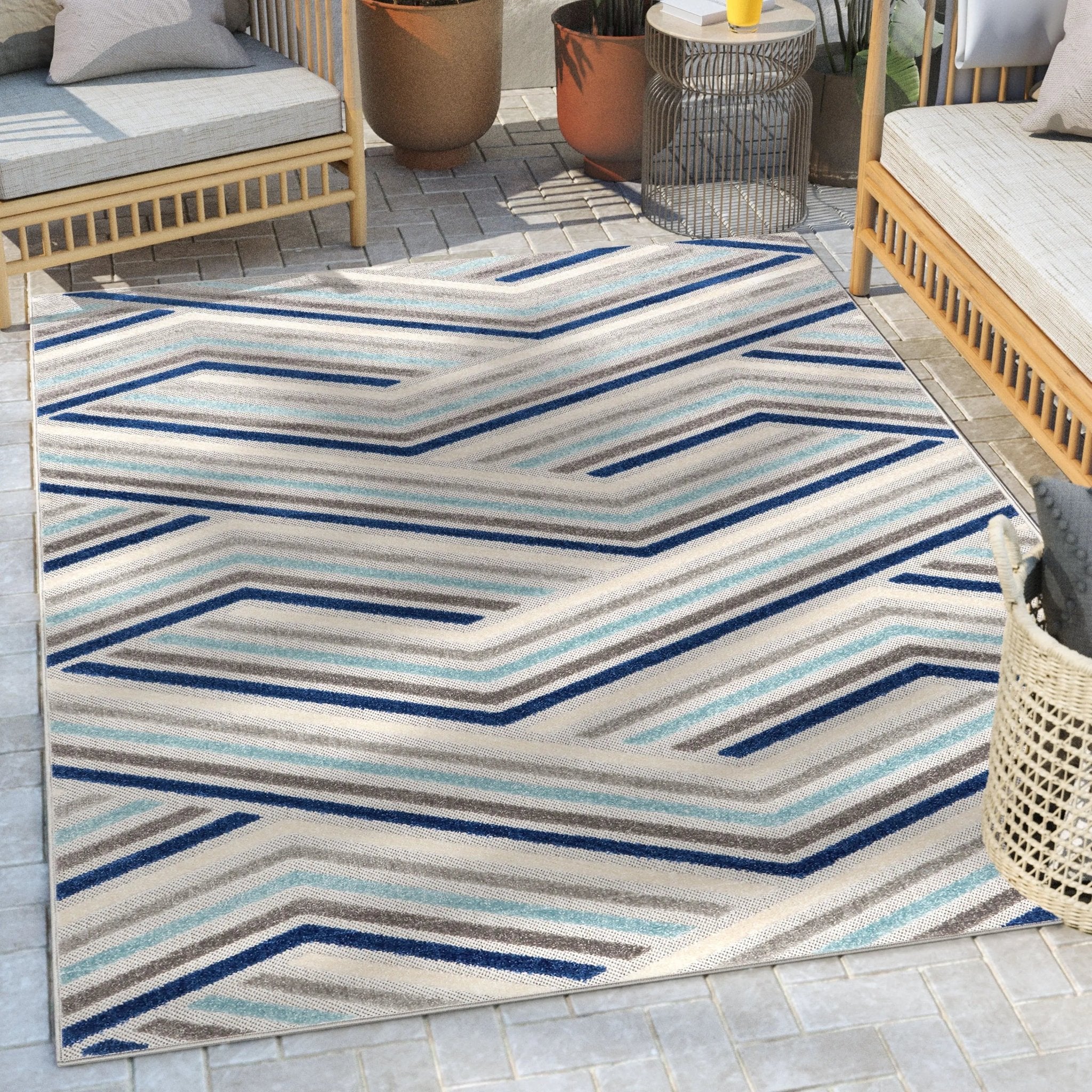 Neema Modern Chevron Striped Indoor/Outdoor Grey Blue High-Low Rug、mySite、gigharbornorthrealestate