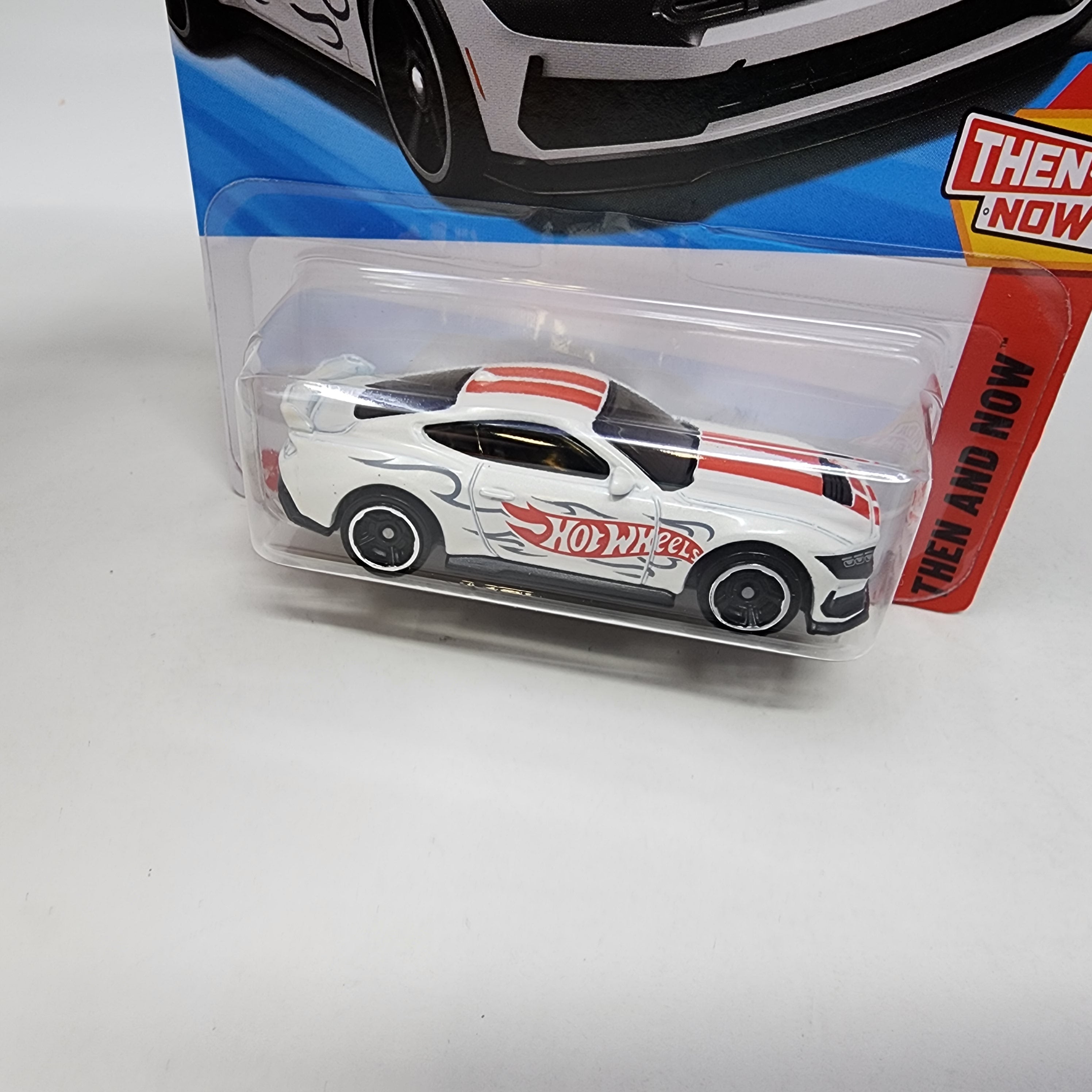 Ford Mustang Dark Horse #219 * WHITE * 2025 Hot Wheels NEW! L Case、mySite、hgirdovlk