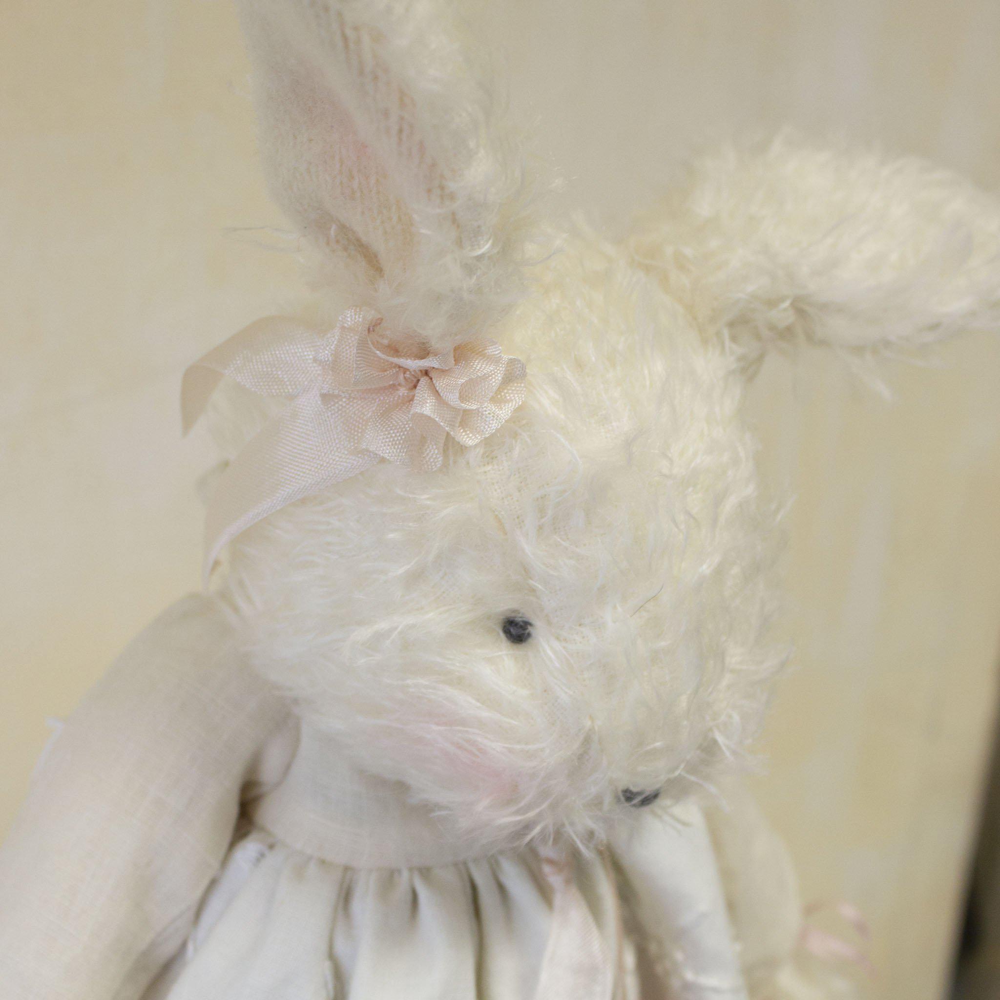 RETIRED - Hutch Studio - Proper Miss Prim - One Of A Kind Bunny、mySite、g9winljtr