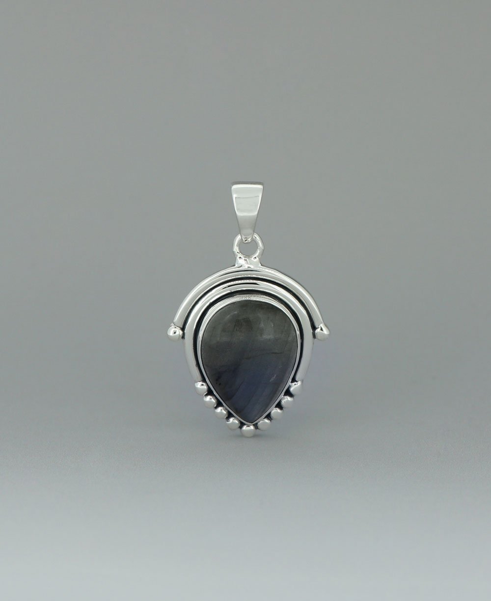 Premium Labradorite Inverted Teardrop Silver Pendant with Beaded Architectural Detailing、mySite、topwebapps