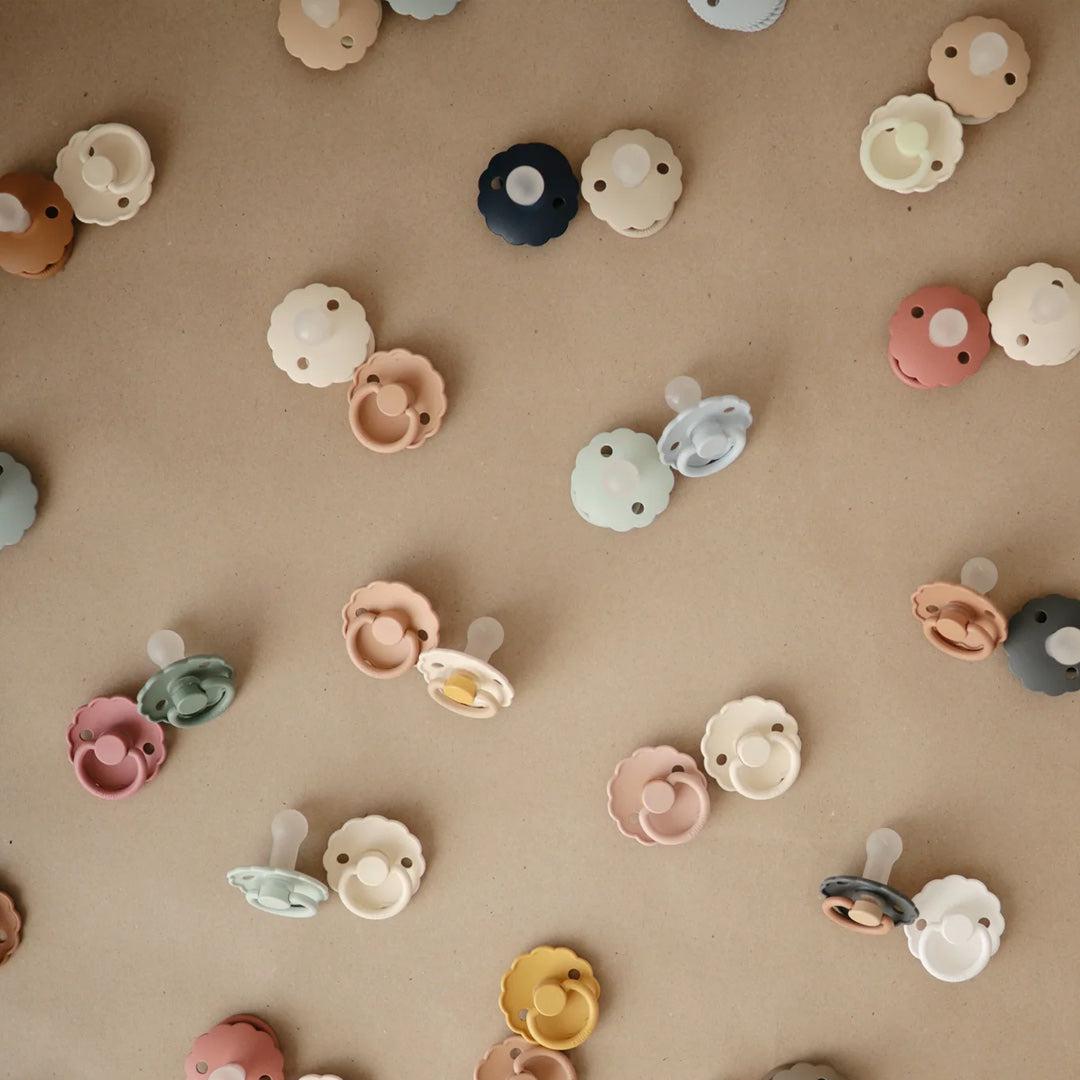  FRIGG Daisy Latex Pacifier - 2 Pack - Desert/Cream、mySite、merchandisen