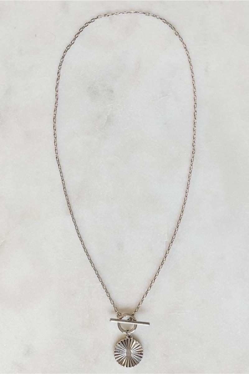 Toggle Necklace with Round Pendant、mySite、hinf8tx79