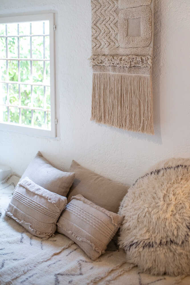 KNITTED CUSHION AIR DUNE WHITE、mySite、gigharbornorthrealestate
