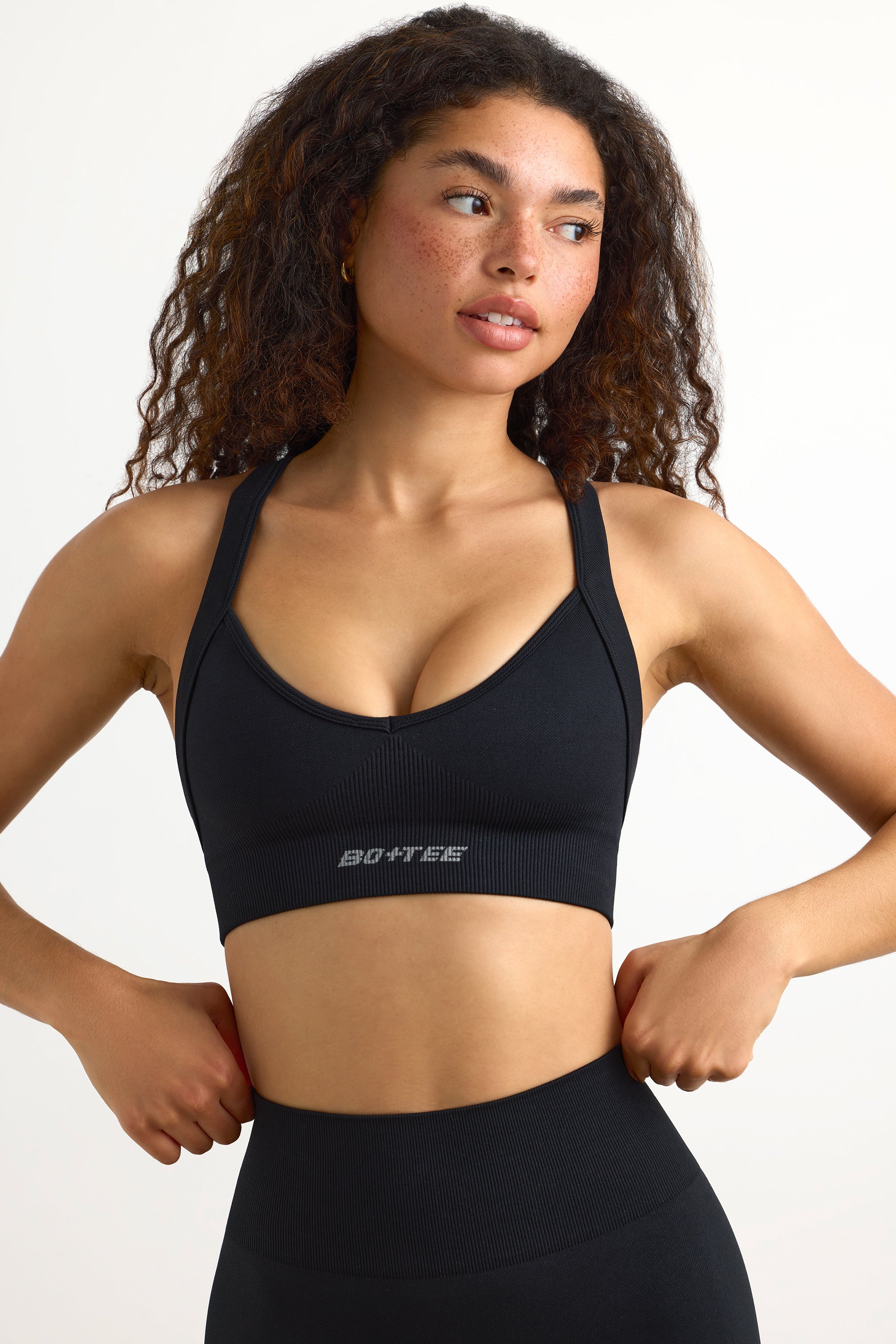 Super Sculpt Seamless Cross-Back Sports Bra in Black、mySite、solidvoid