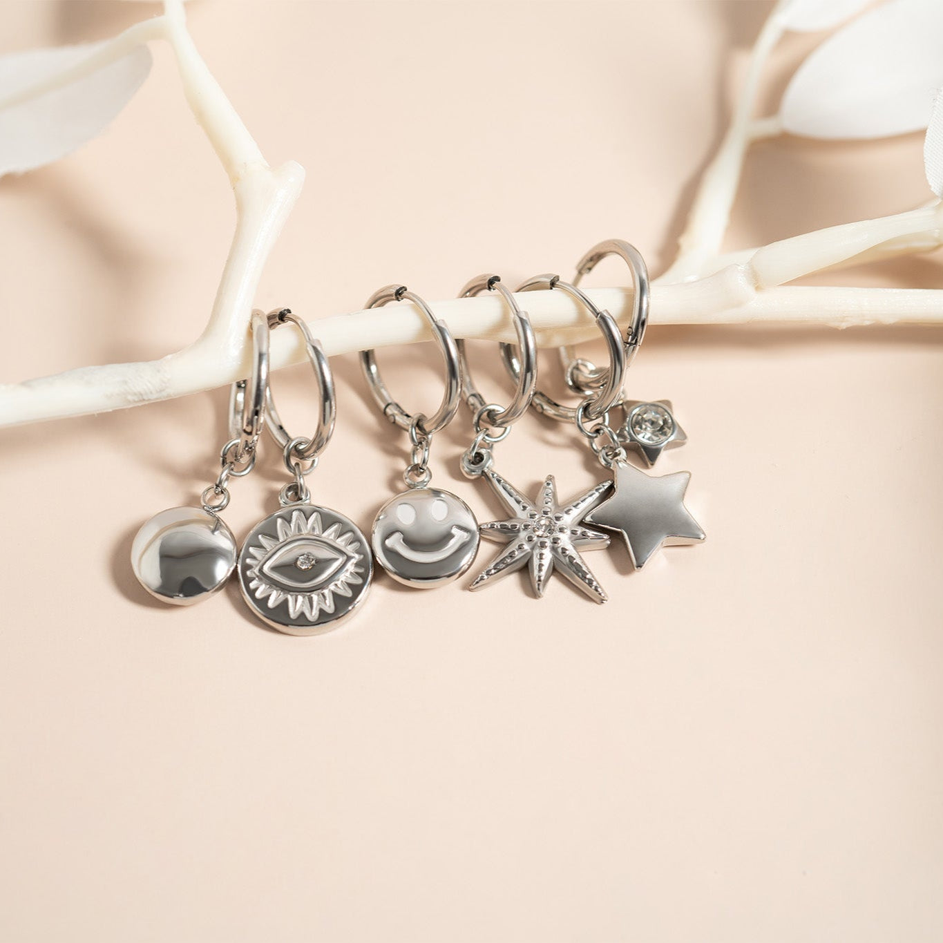 18K Gold PVD Stainless Steel Star Huggie Earrings / ERJ0070、mySite、dreamappss