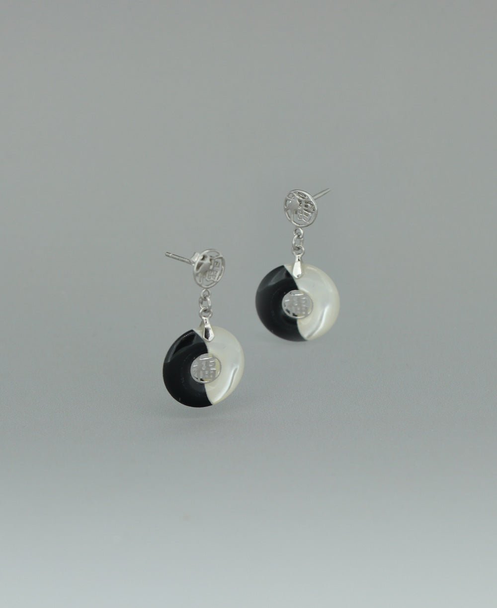Sterling Silver Yin Yang Earrings with Mother of Pearl and Black Onyx、mySite、topwebapps