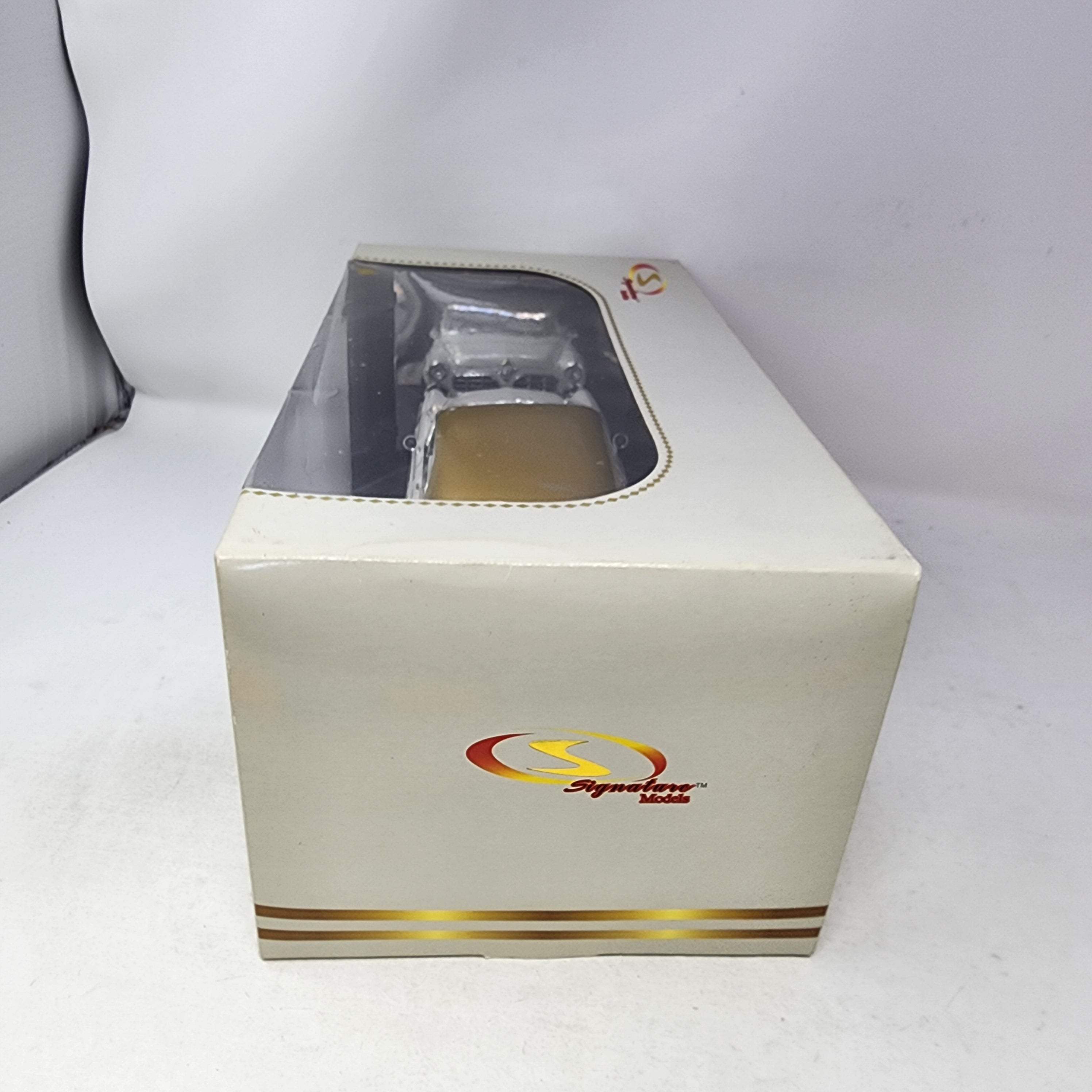 1955 Chrysler Imperial * White w/ Gold Top * Signature Models 1/18 Scale、mySite、hgirdovlk