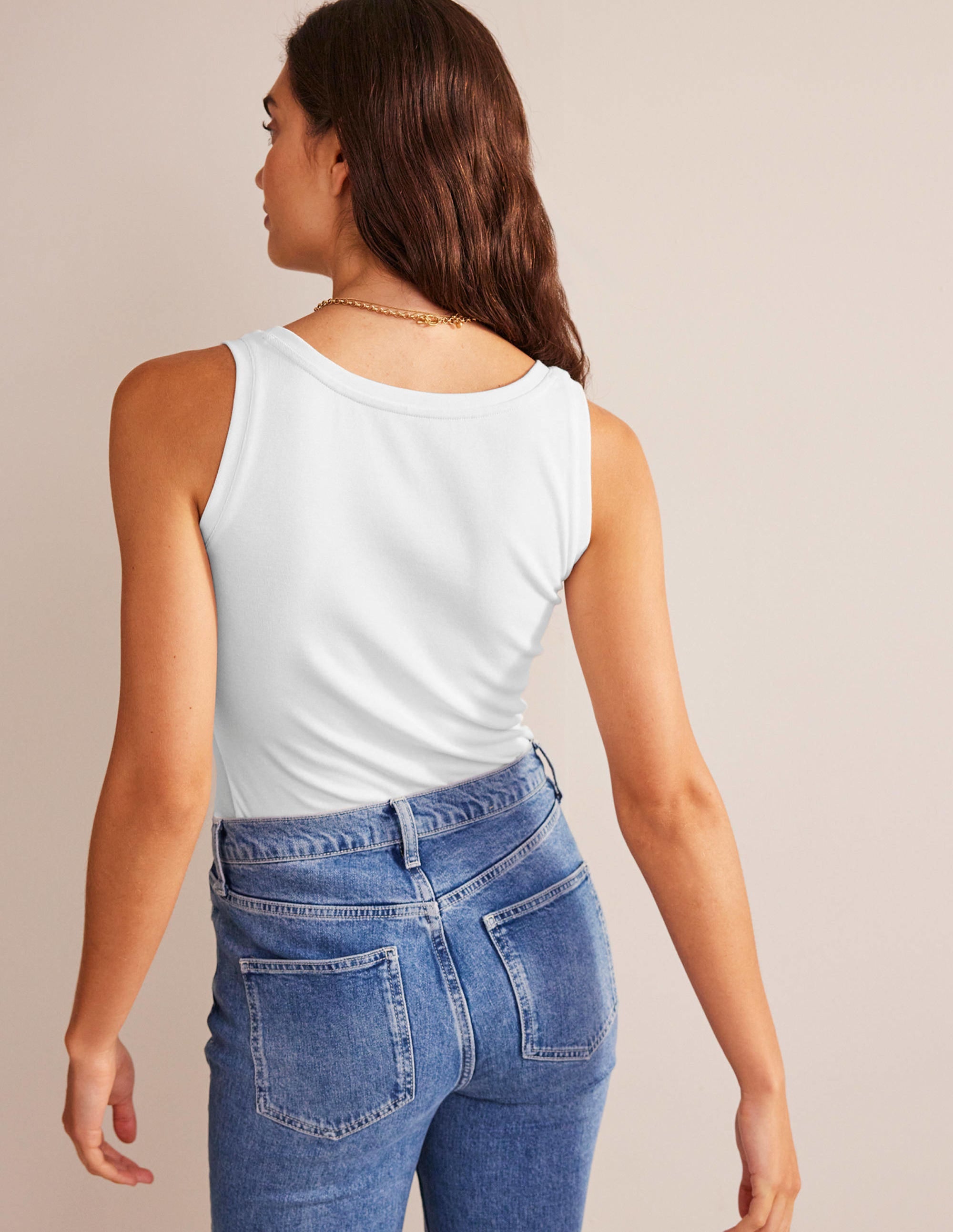  Essential Scoop-Neck Tank-White、mySite、ashleygrahame