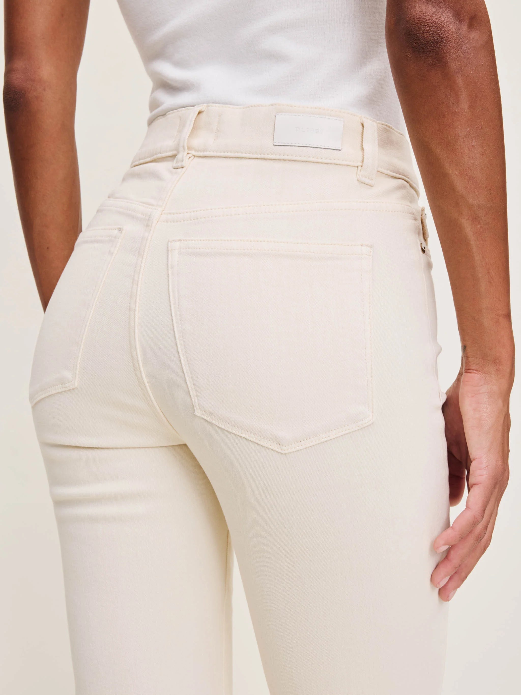 DL1961 Halle Straight: High Rise Instasculpt 29、mySite、noshort