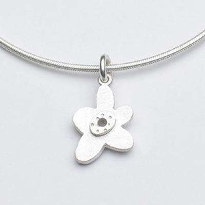 Emily Rosenfeld Sterling Silver Flower Necklace、mySite、topwebapps