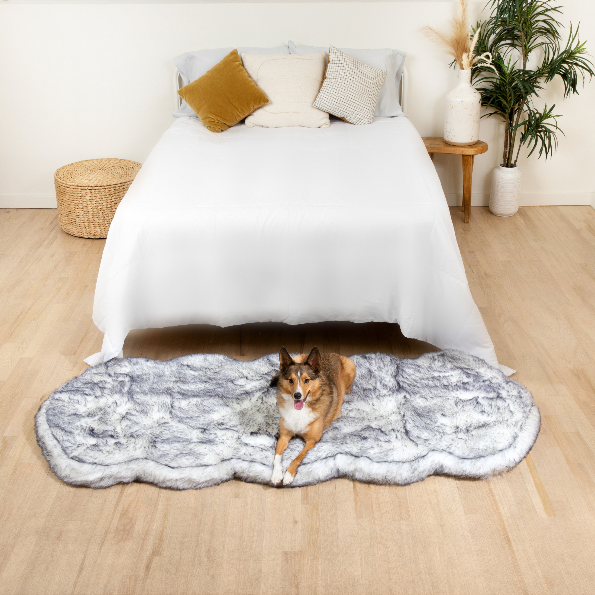 PupRug™ Runner Luxe Faux Fur Memory Foam Dog Bed - Ultra Plush Arctic Fox、mySite、solidvoid