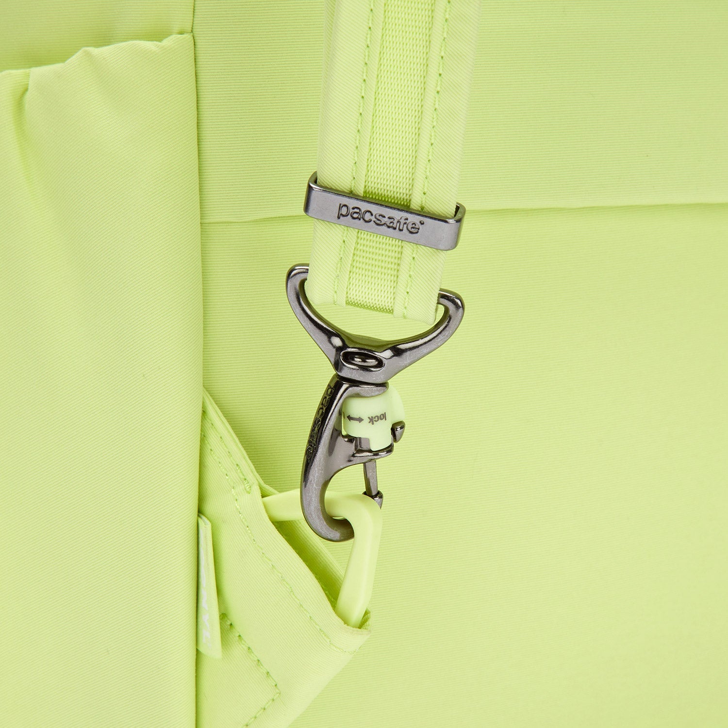 Pacsafe® CX anti-theft backpack、mySite、garagedoors4me