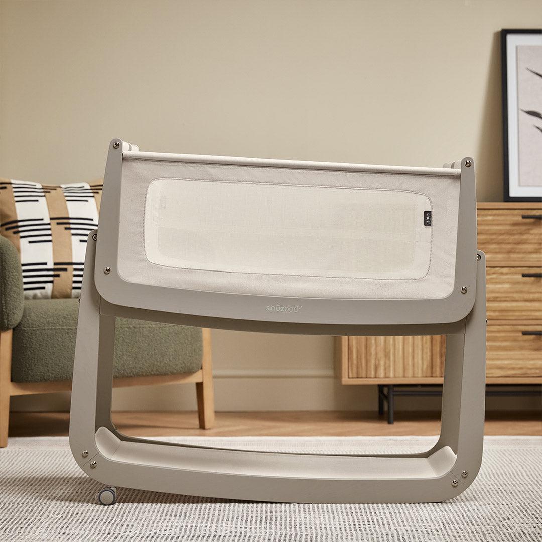  SnuzPod 5 Bedside Crib - Pebble、mySite、merchandisen