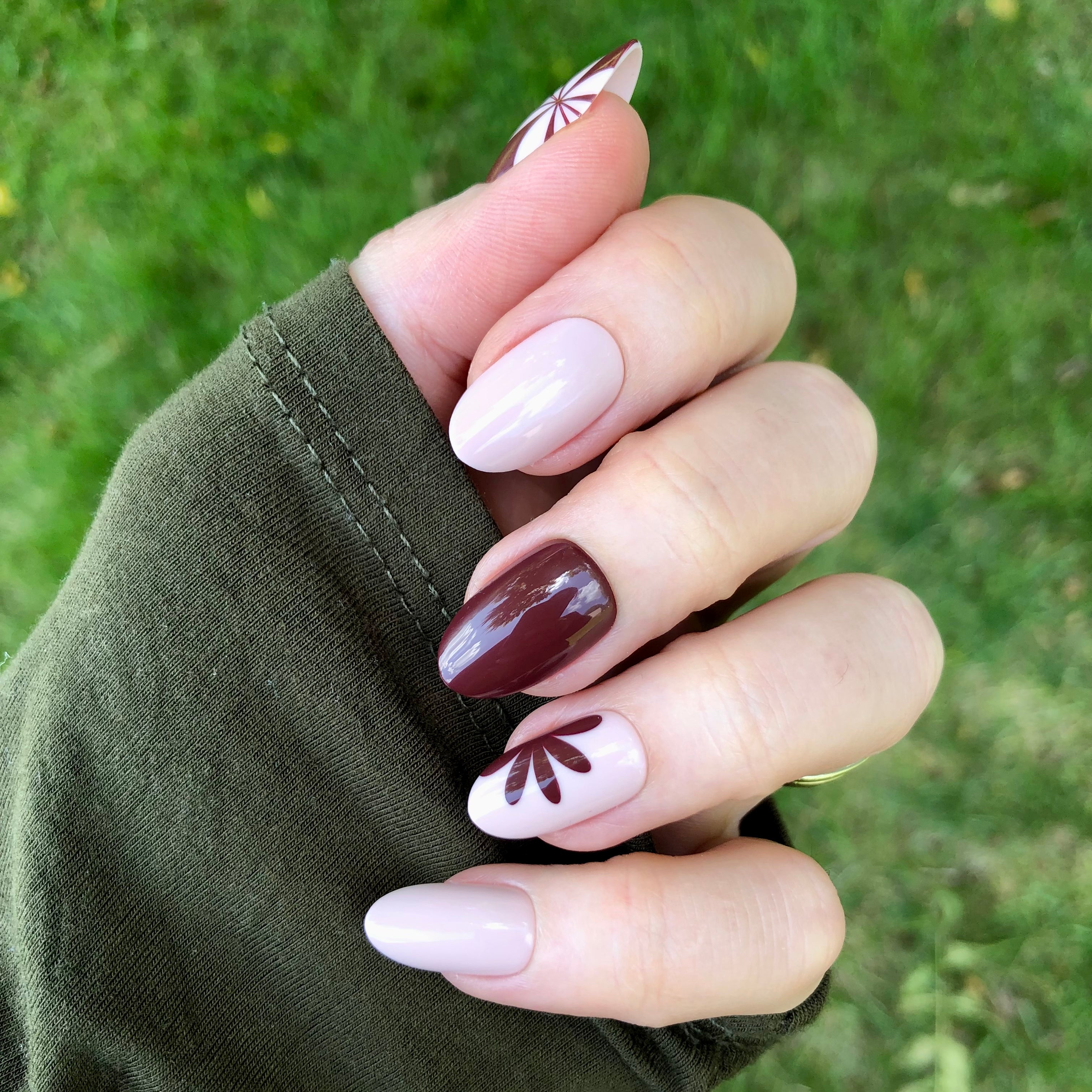 Big Duo Toned Flowers | Medium | Oval - Tab Press-On、mySite、solidvoid