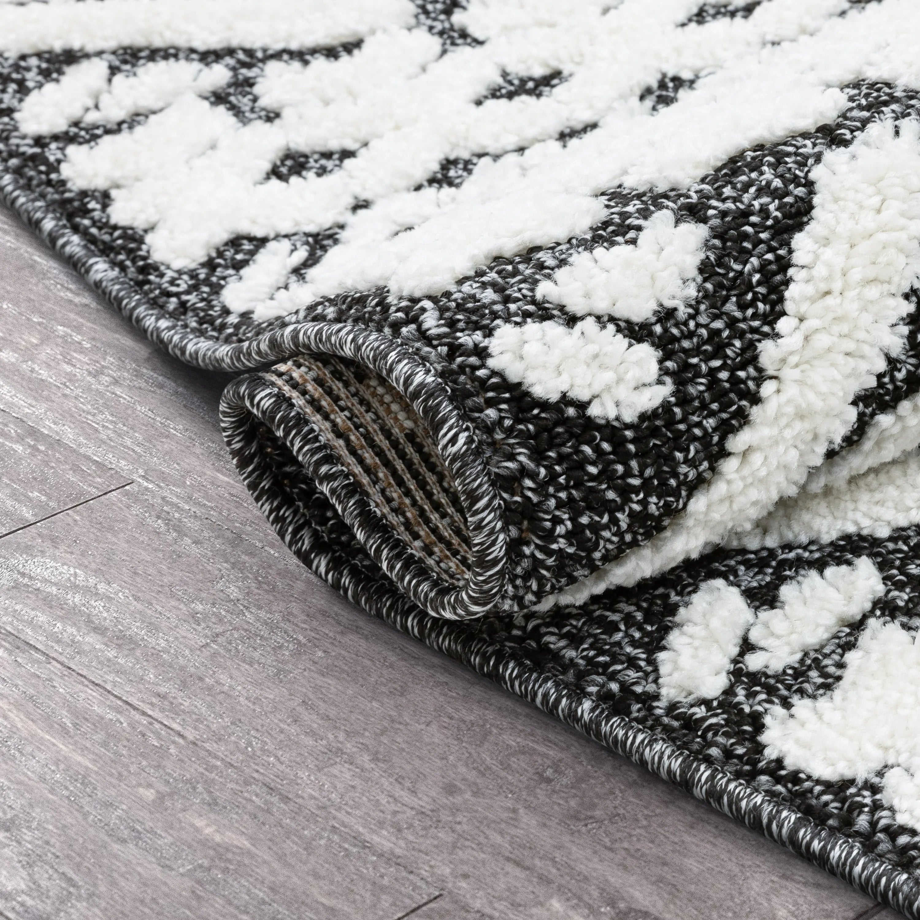Eliana Tribal Geometric Chevron pattern Dark Grey White High-Low Textured Rug、mySite、gigharbornorthrealestate