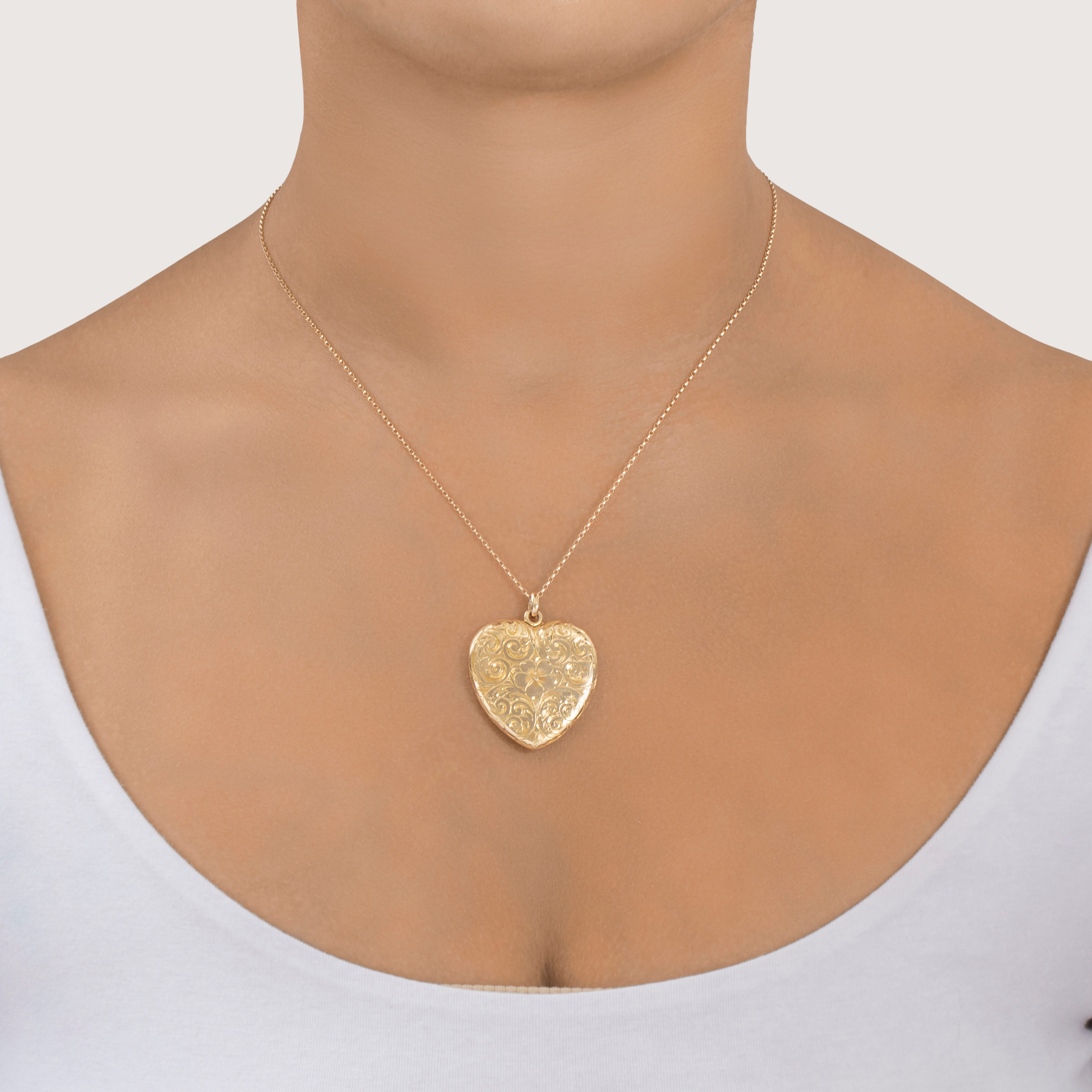 Antique Large 14k Yellow Gold Engraved Floral Heart Locket Pendant、mySite、hinf8tx79