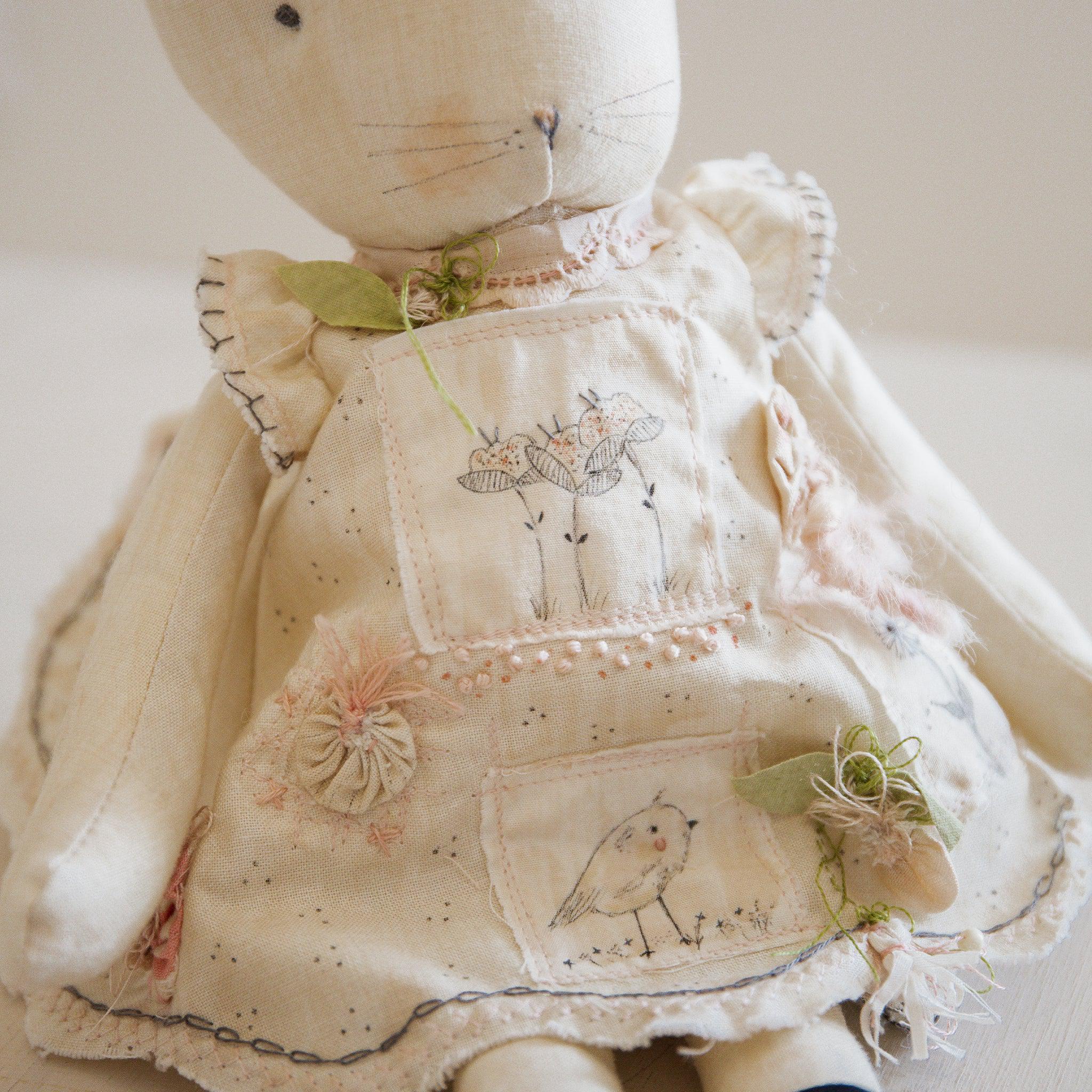 RETIRED- Hutch Studio Original - Dandy Candytuft - Hand-Crafted Cotton Bunny、mySite、g9winljtr