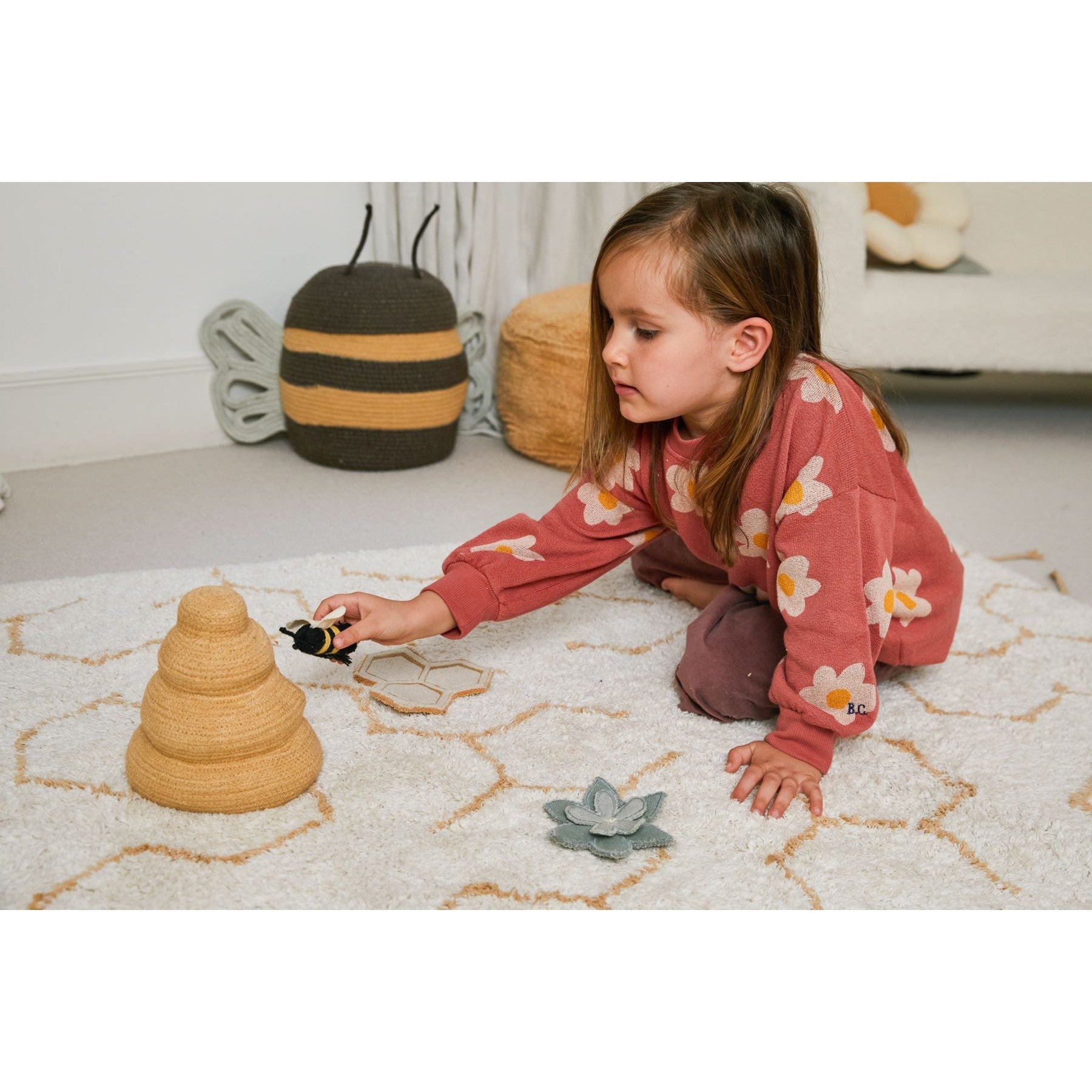 Planet Bee Pollination Play Rug、mySite、gigharbornorthrealestate
