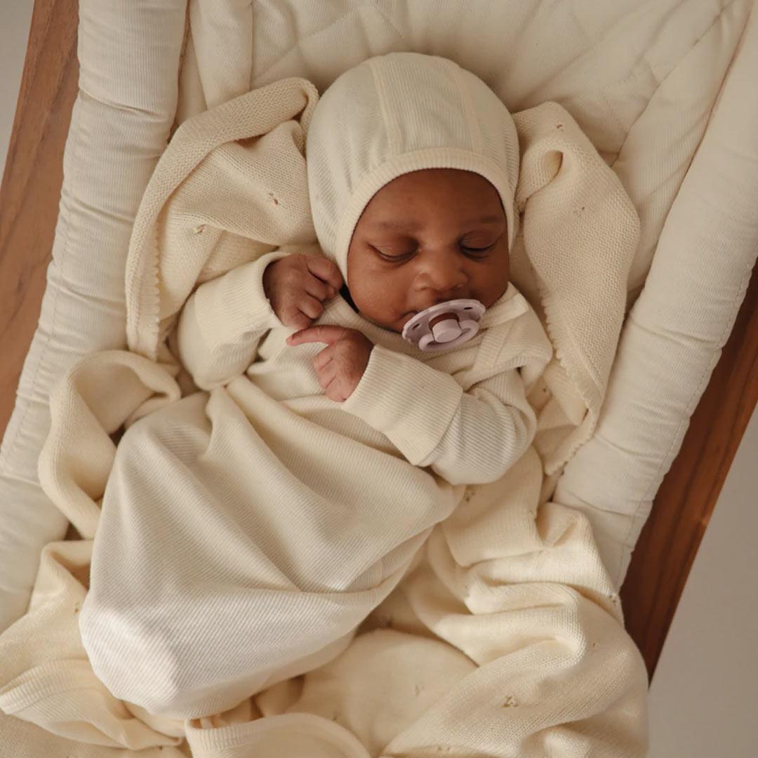  Mushie Ribbed Baby Bonnet - Ivory、mySite、merchandisen