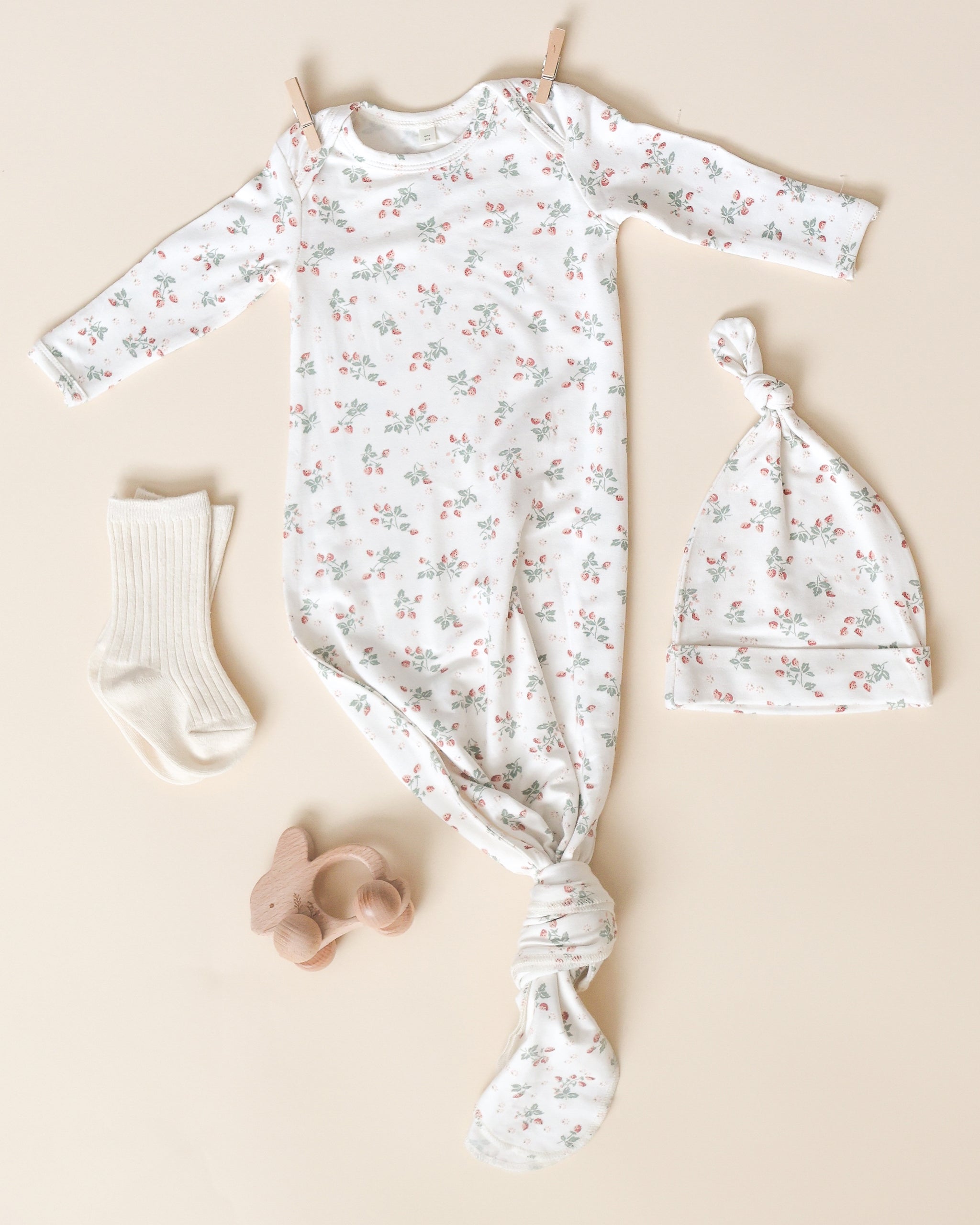  Knotted Baby Gown + Hat Set || Strawberries、mySite、layawaytickets
