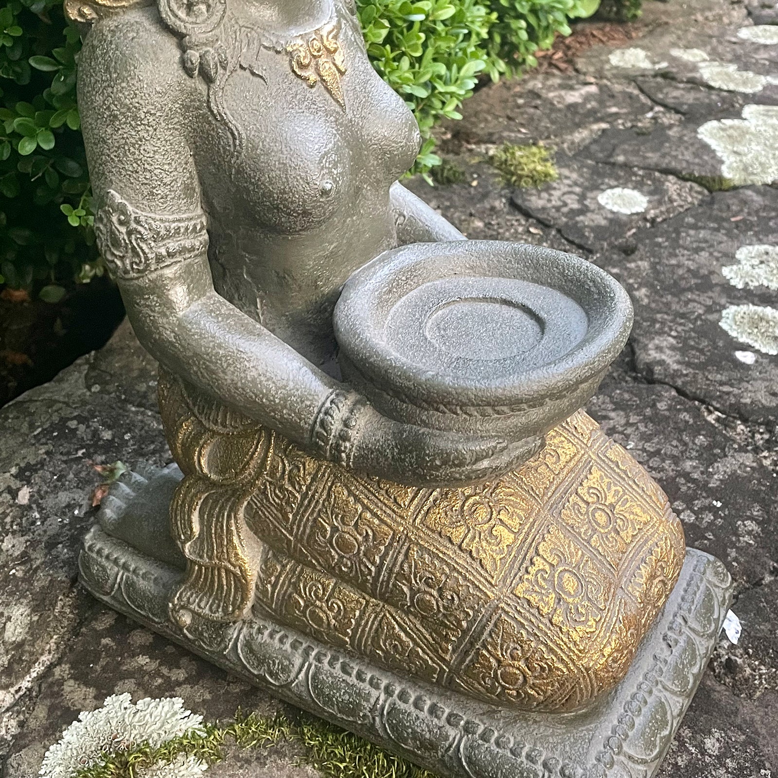Kneeling Tara Garden Statue、mySite、topwebapps