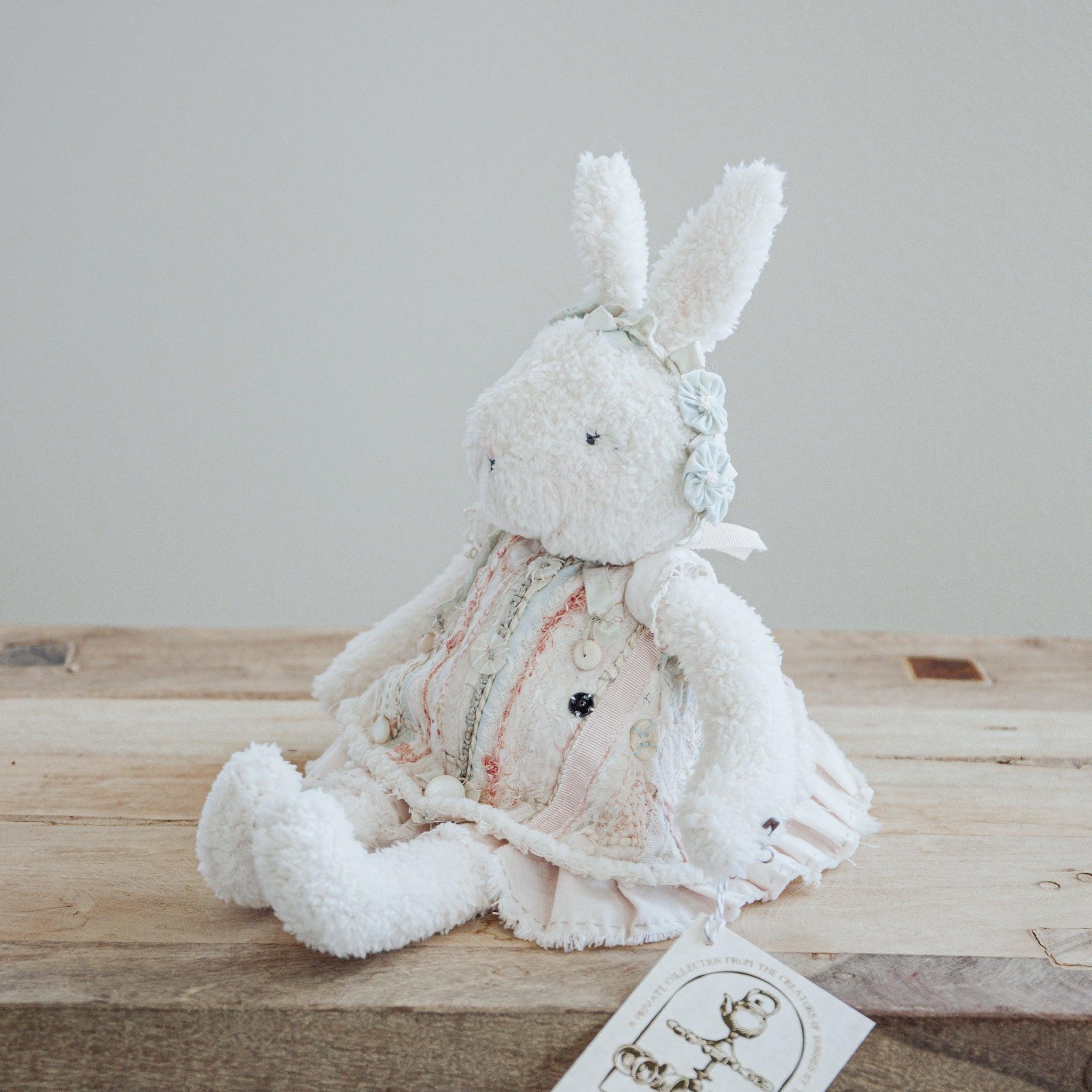 RETIRED - Hutch Studio - Hand Crafted Peachy Jean、mySite、g9winljtr