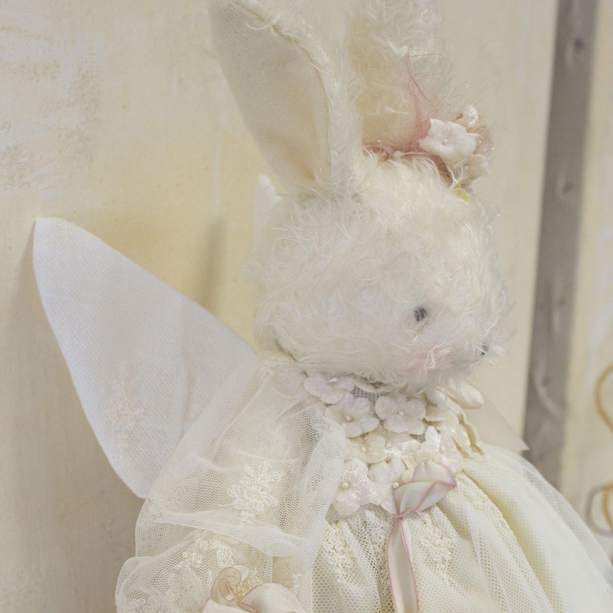 RETIRED - Hutch Studio - Dear Angelina - One Of A Kind Bunny、mySite、g9winljtr