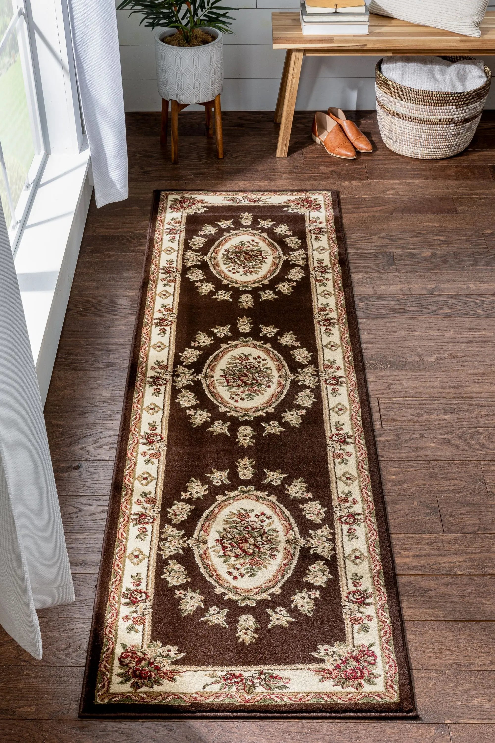Le Petit Palais Brown Traditional Rug、mySite、gigharbornorthrealestate