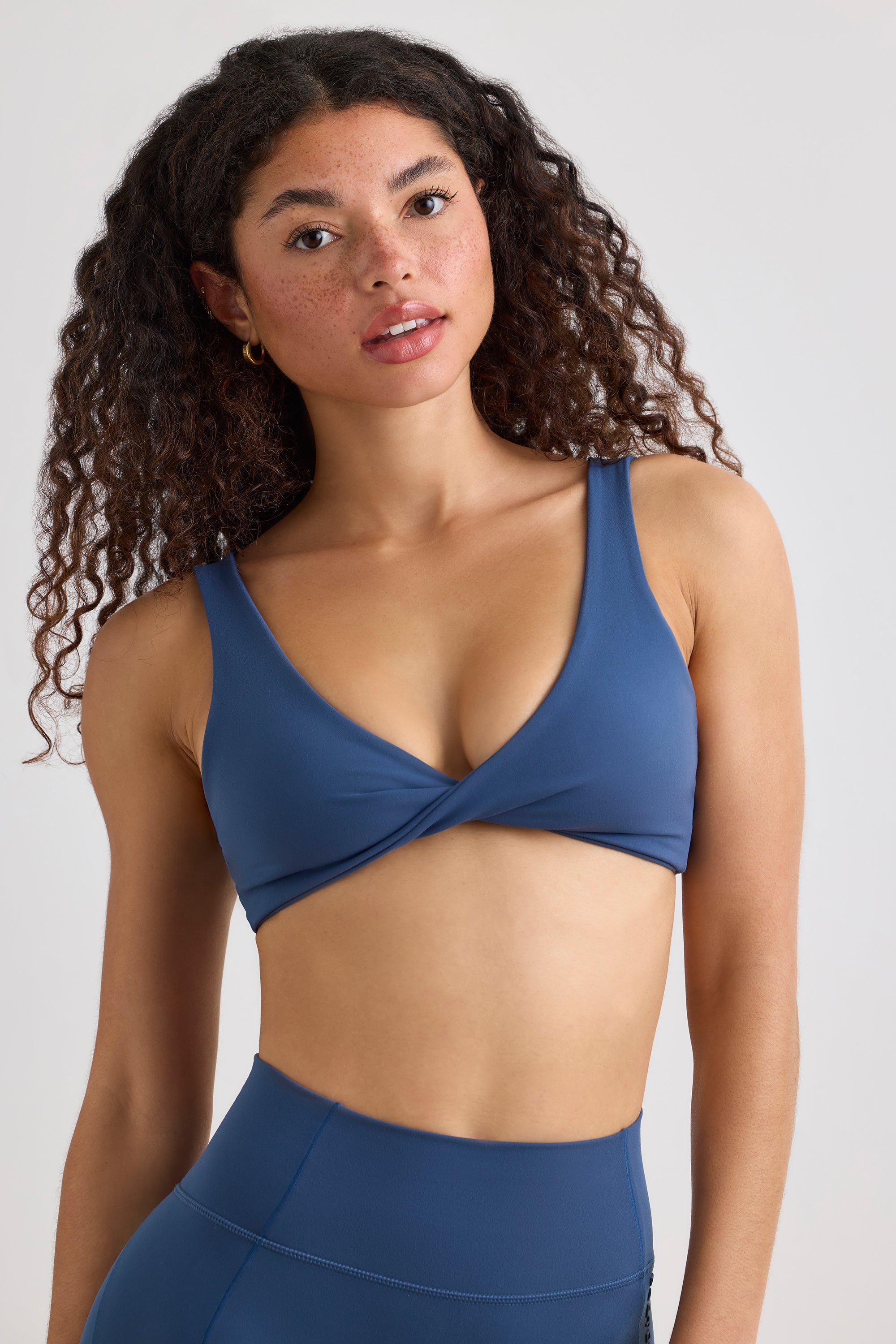 Soft Active V-Neck Sports Bra in Washed Navy、mySite、solidvoid