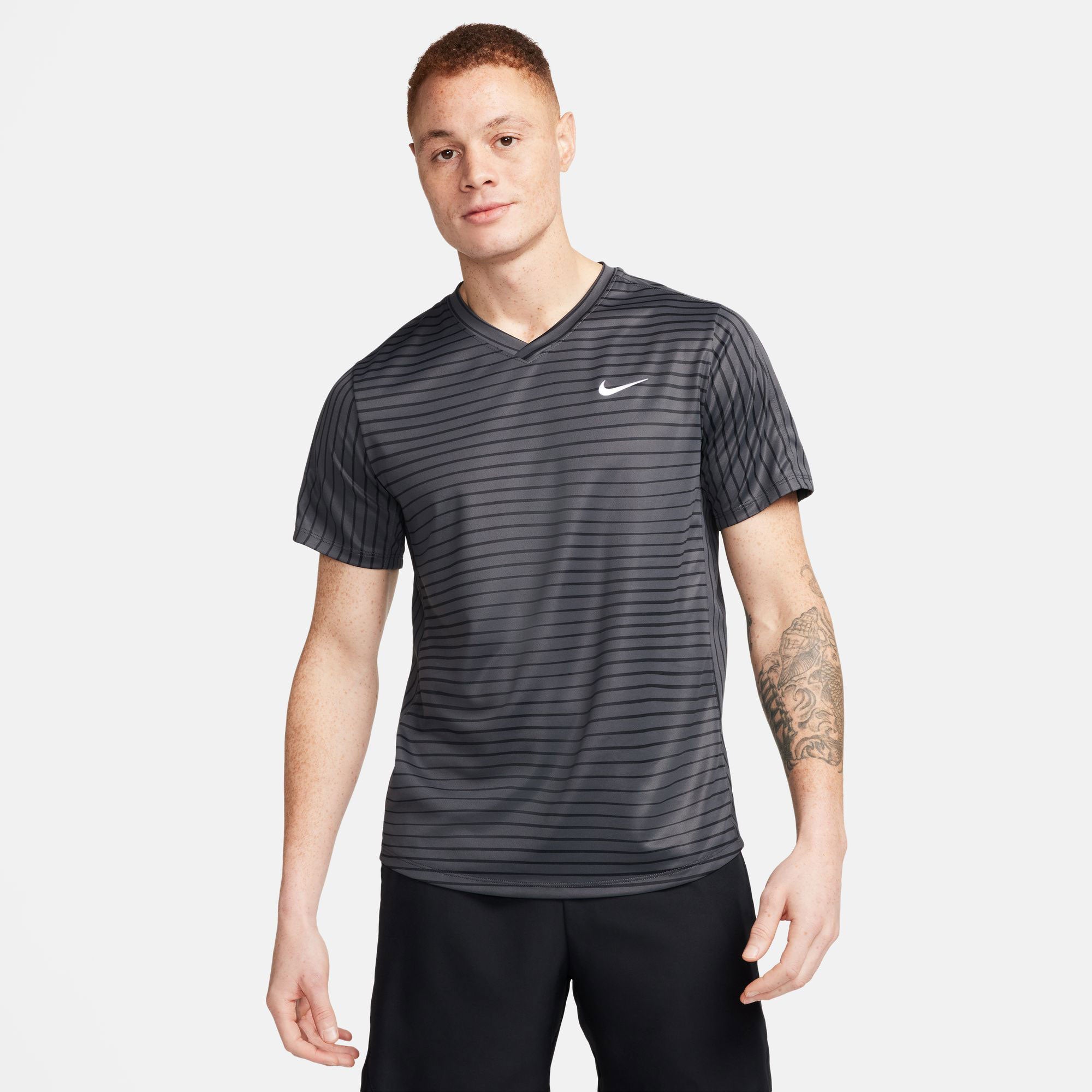 NikeCourt Victory Men's Dri-FIT Printed Tennis Shirt