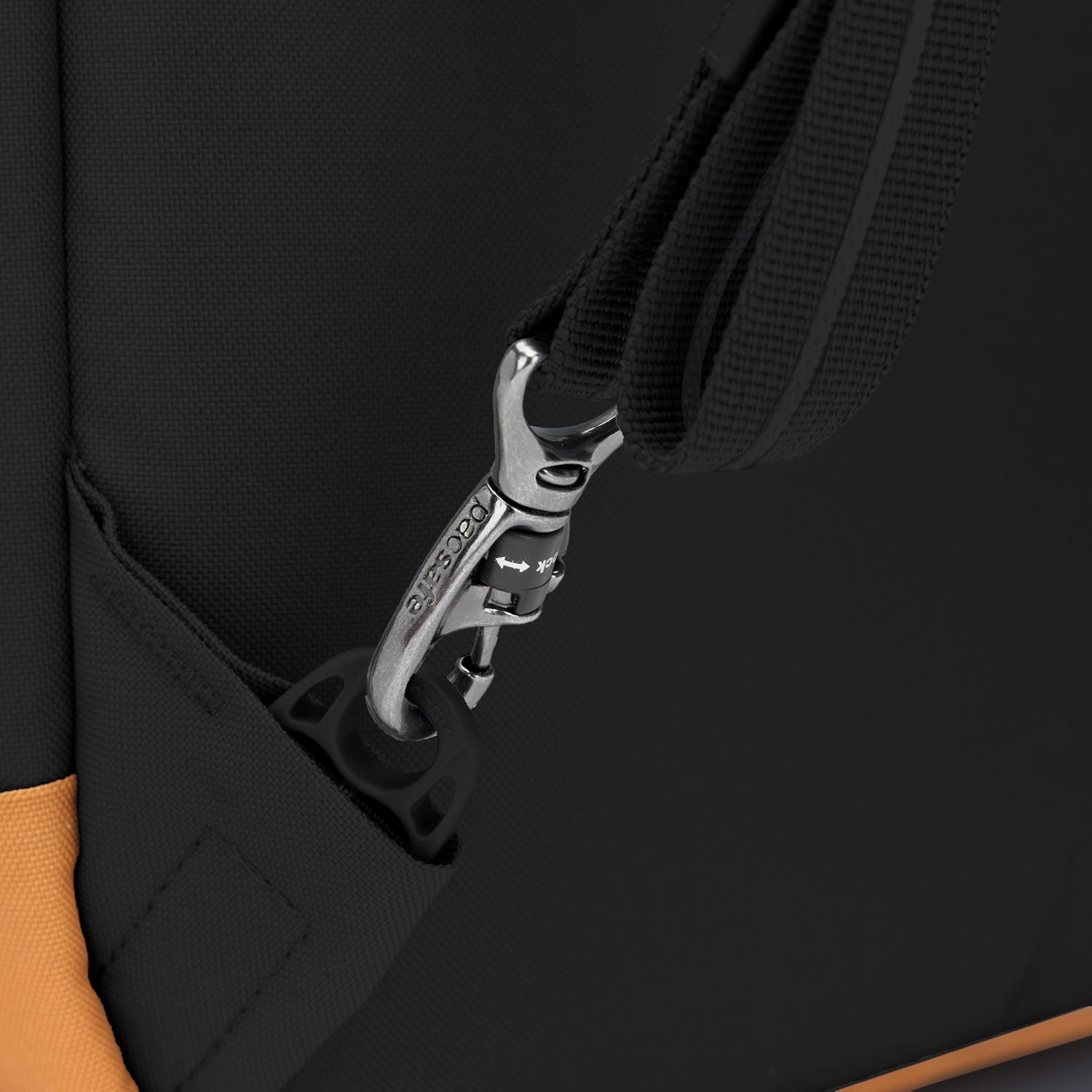 Pacsafe® GO 25L anti-theft backpack、mySite、garagedoors4me