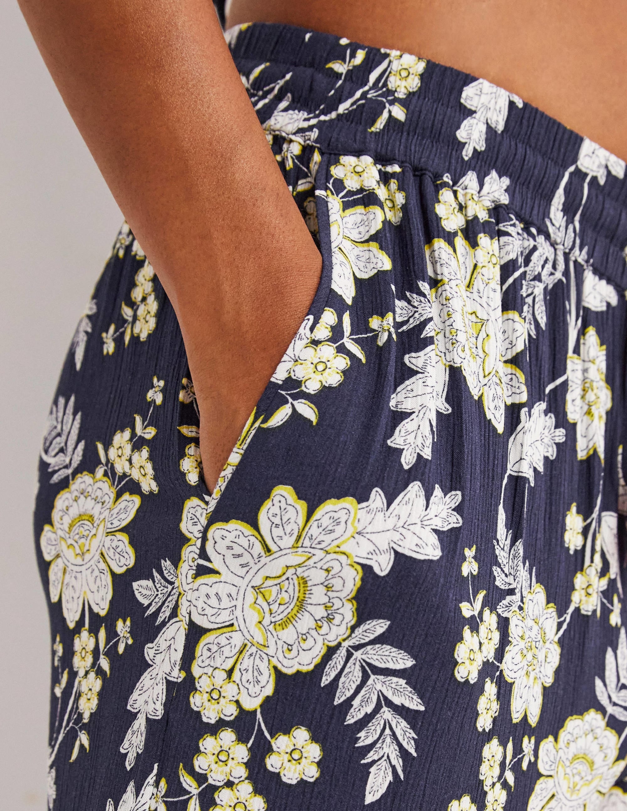  Crinkle Tapered Trousers-French Navy, Chintz Bloom、mySite、ashleygrahame