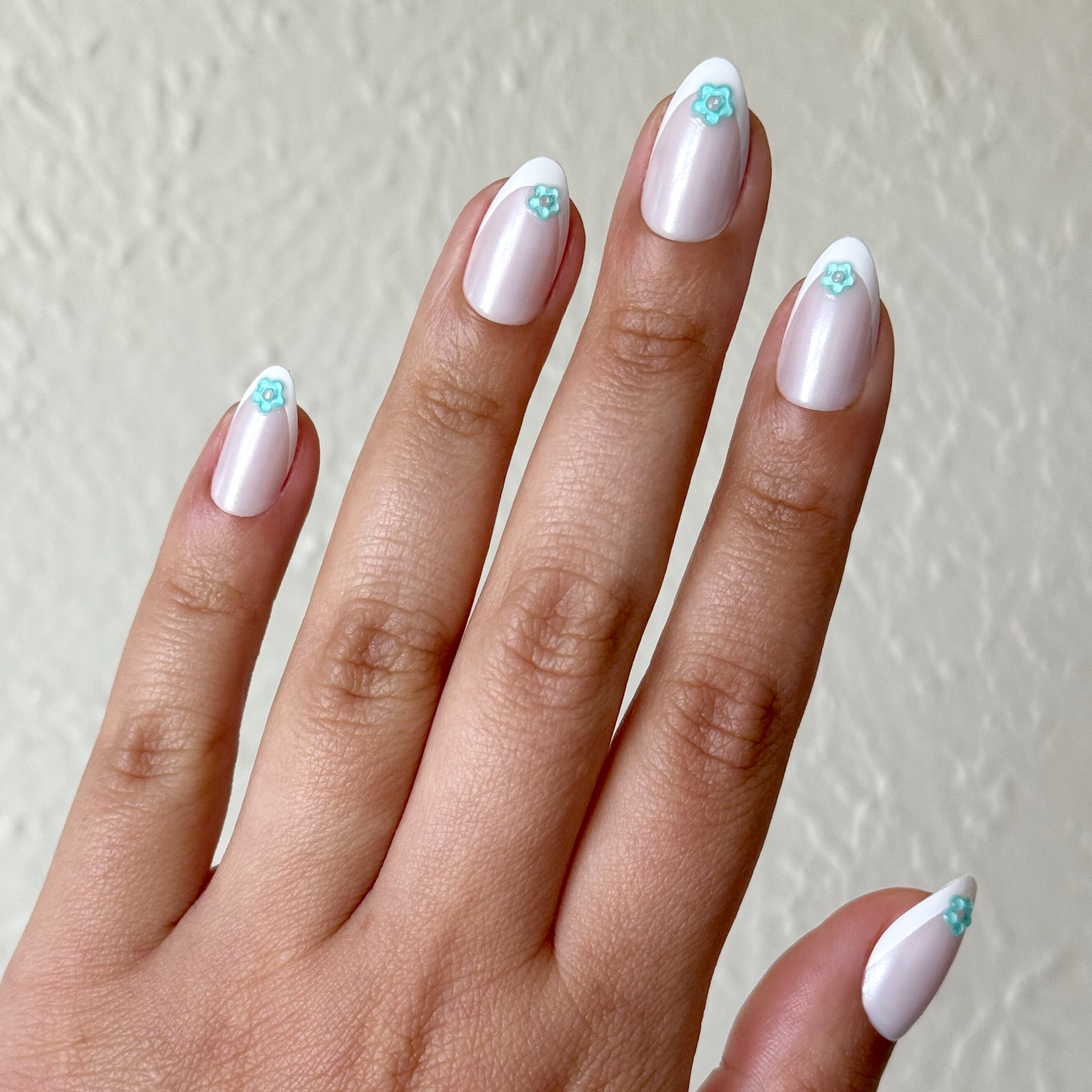 Puffy Flower Chrome French - Press-On | Medium | Almond、mySite、solidvoid