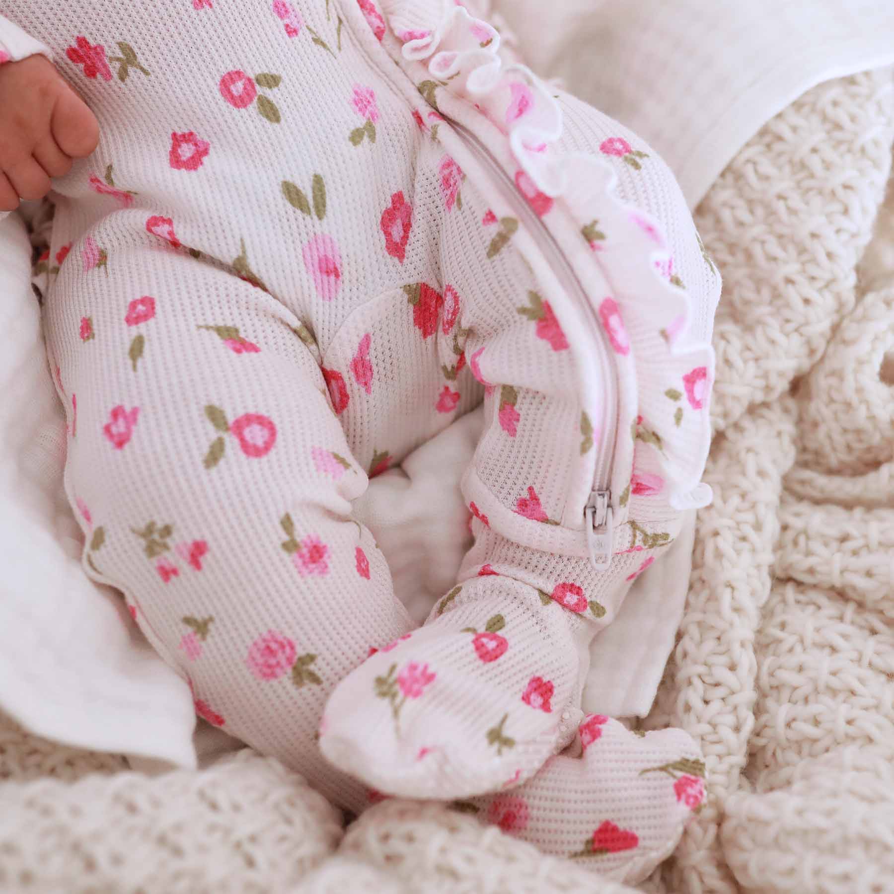  Penny's Posies Bamboo Waffle Zipper Ruffle Footie、mySite、layawaytickets