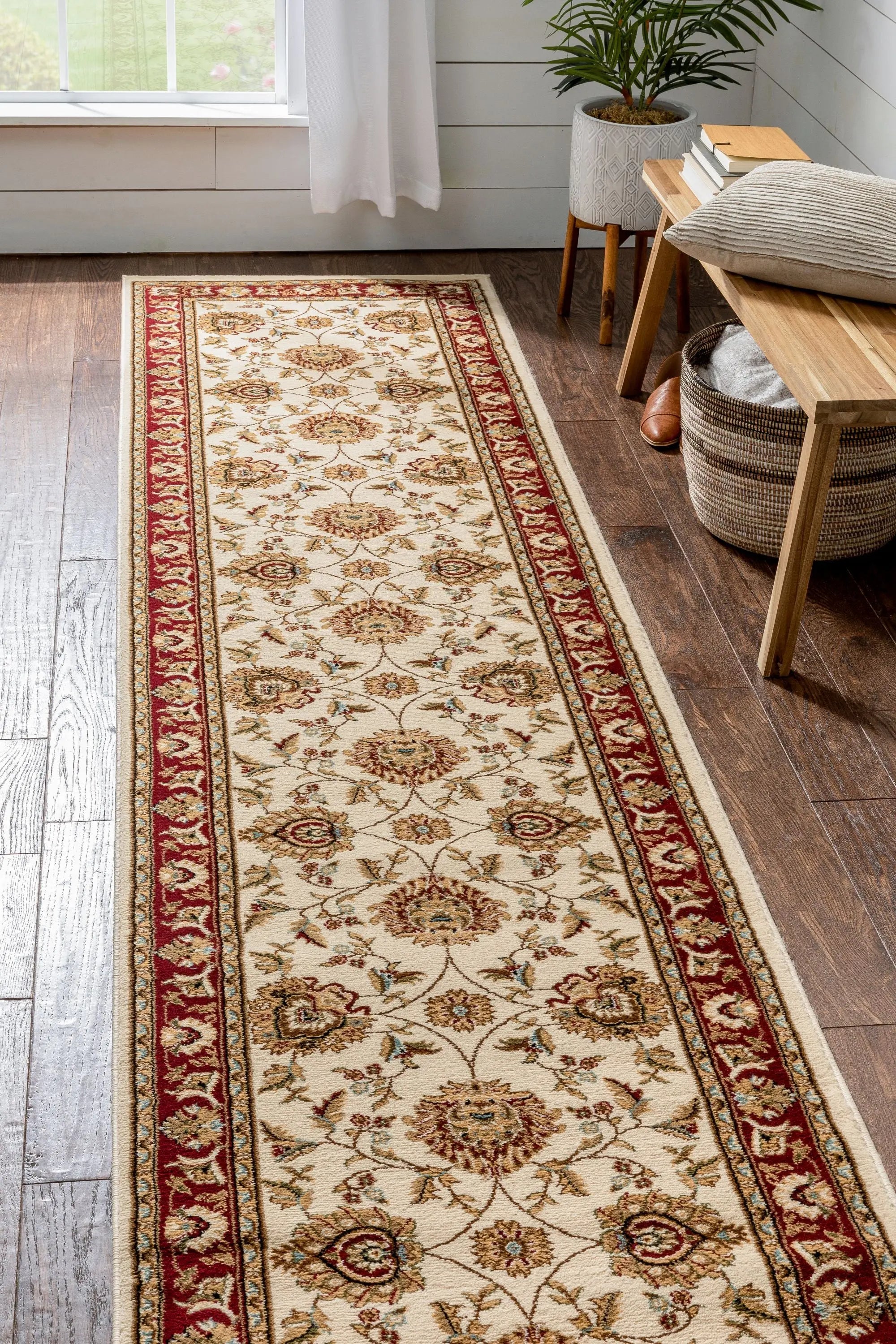 Abbasi Ivory Traditional Rug、mySite、gigharbornorthrealestate