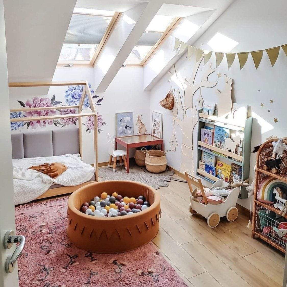 English Garden Ash Rose Machine Washable Area Rug、mySite、gigharbornorthrealestate