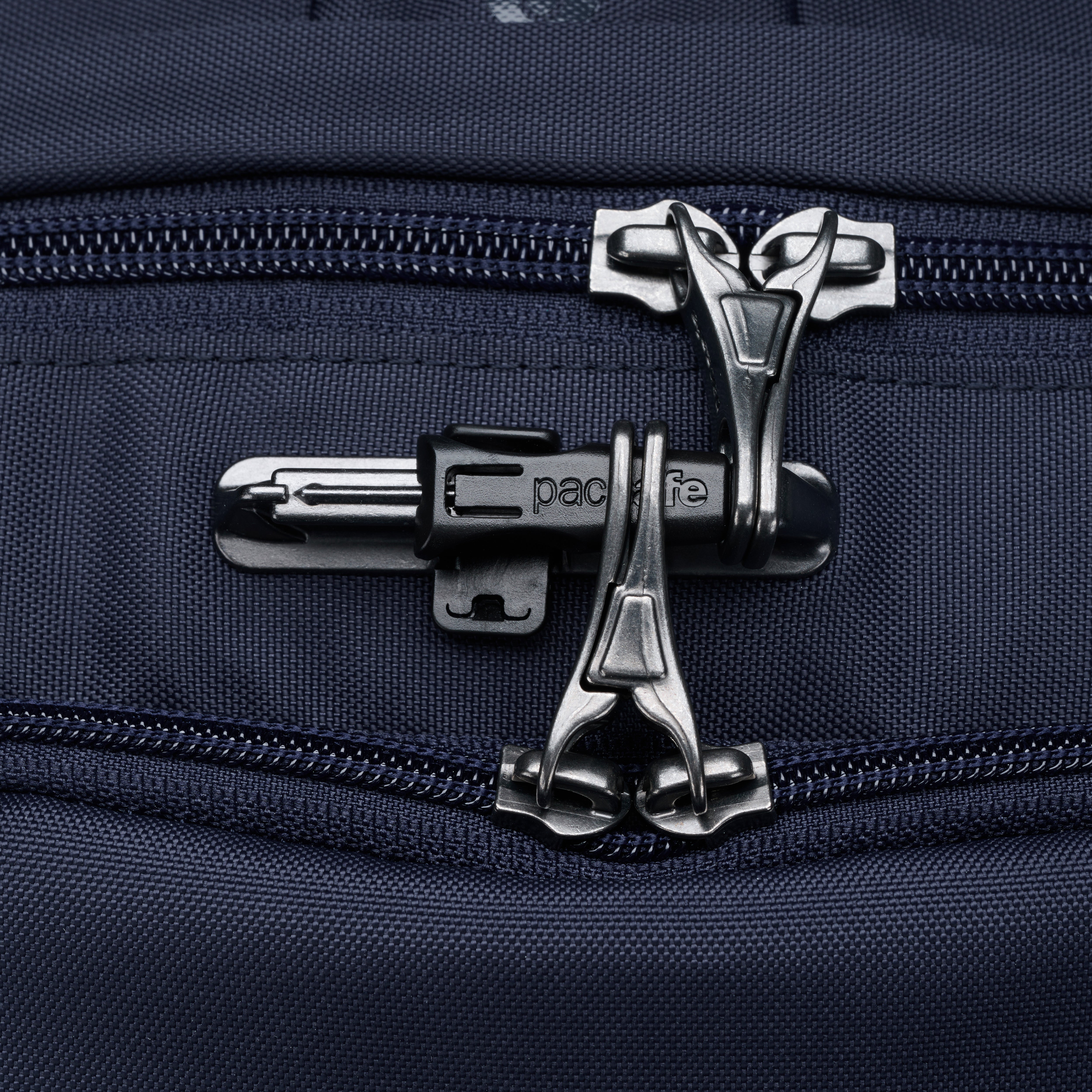 Pacsafe® V 24L anti-theft active backpack、mySite、garagedoors4me