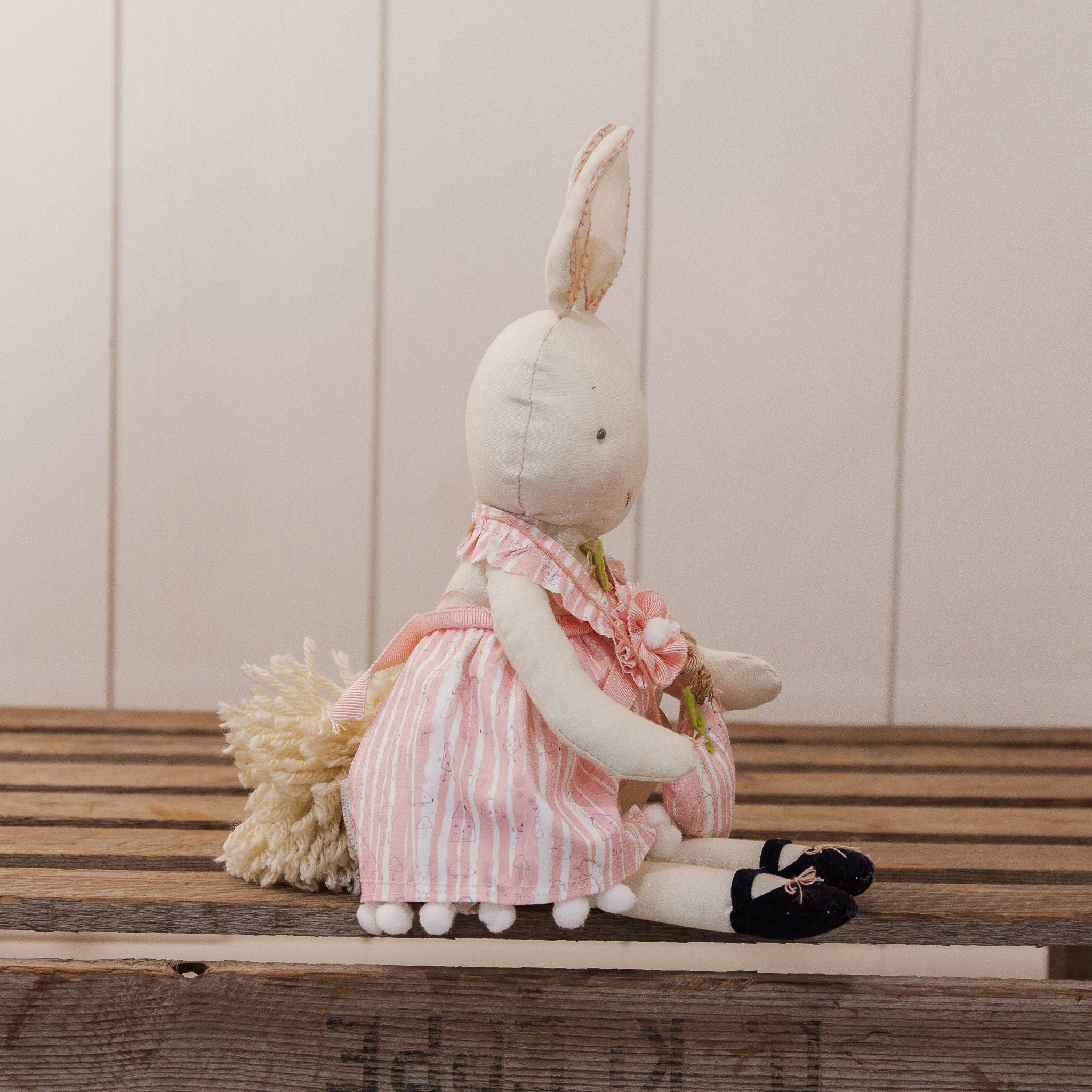RETIRED - Hutch Studio - Pretty Sweet Polly - Hand-Crafted Cream Bunny、mySite、g9winljtr