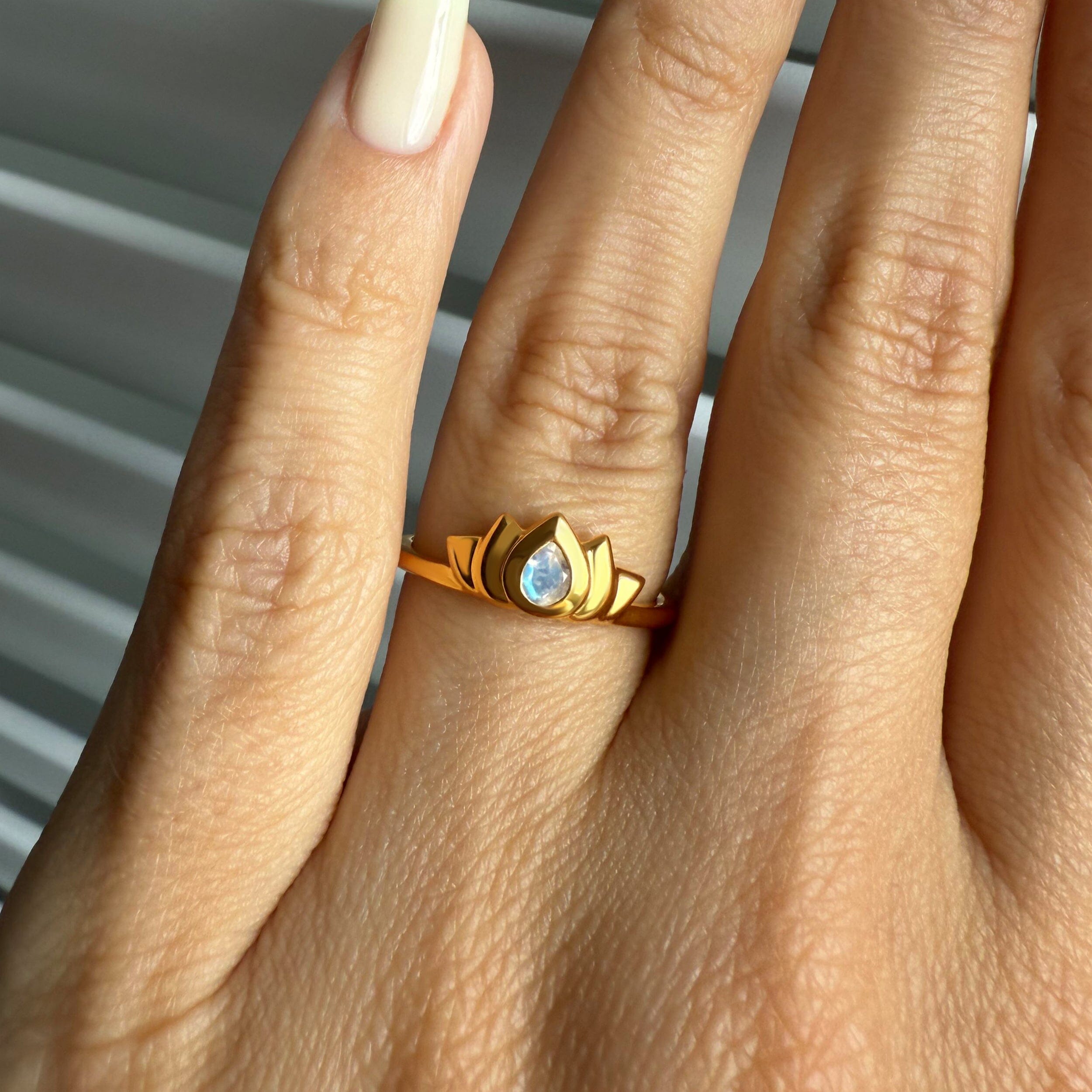 Moonstone Ring - Dainty Lotus、mySite、hinf8tx79