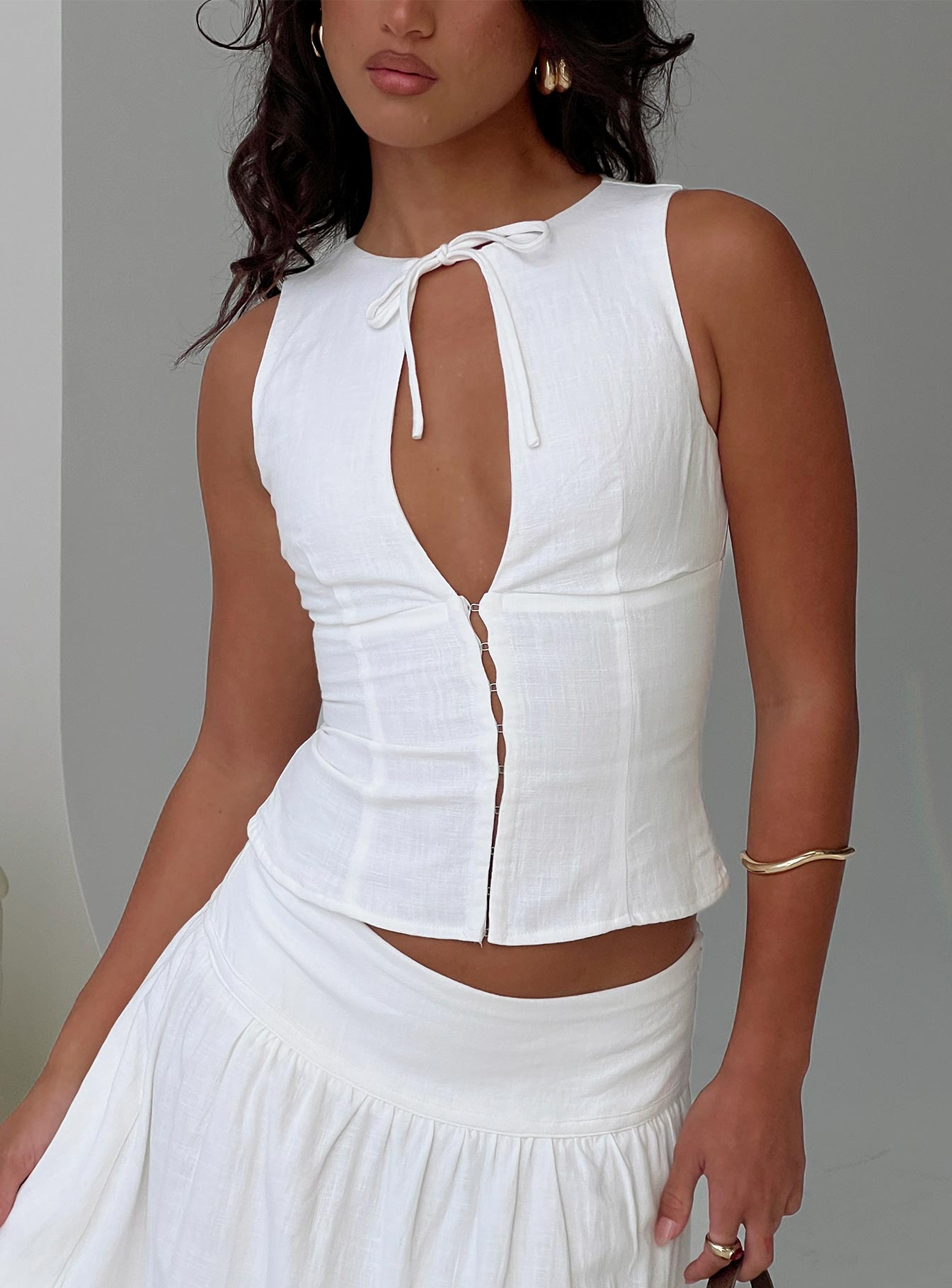 Alissea Keyhole Linen Blend Top White、mySite、solidvoid