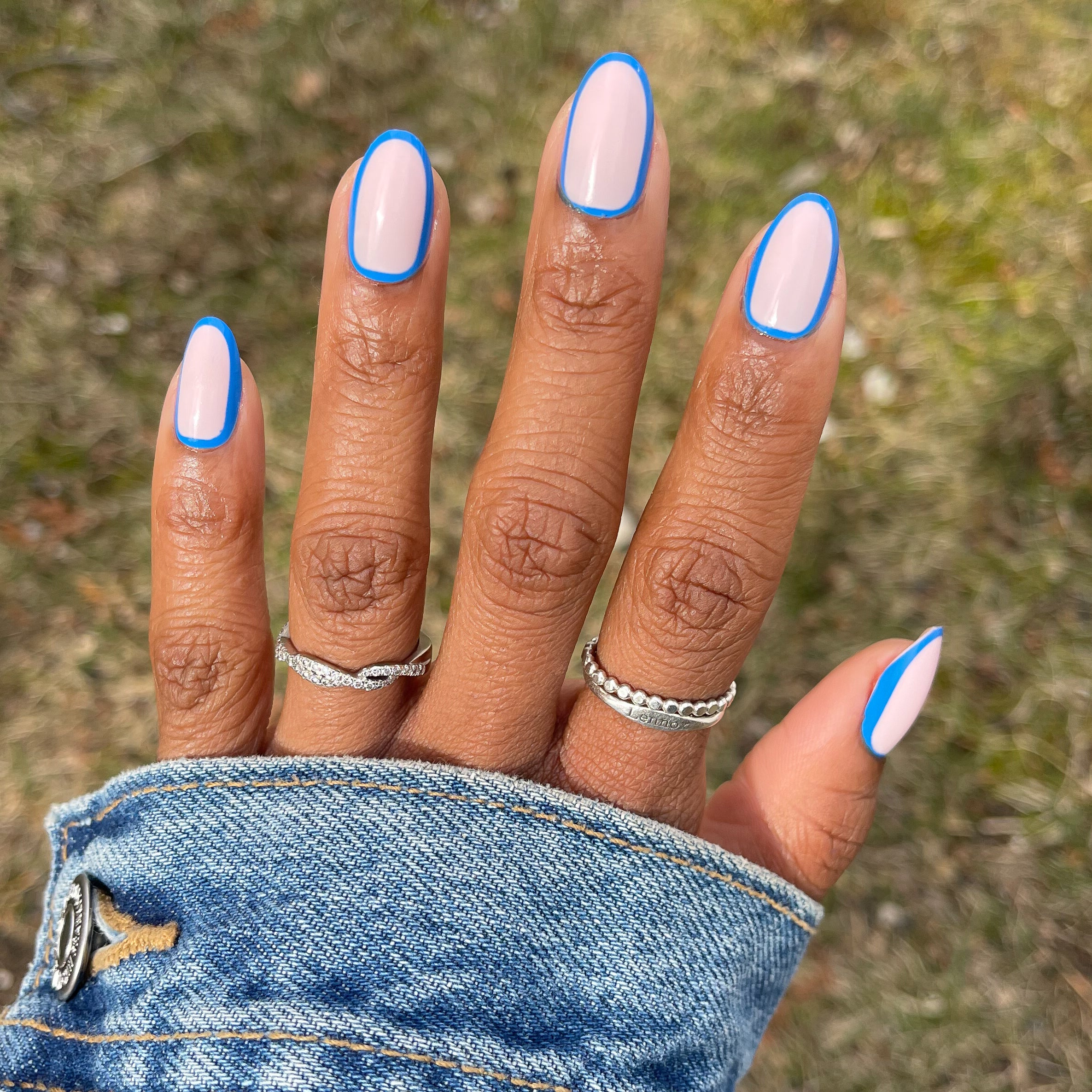 Blue Outline | Medium | Oval、mySite、solidvoid