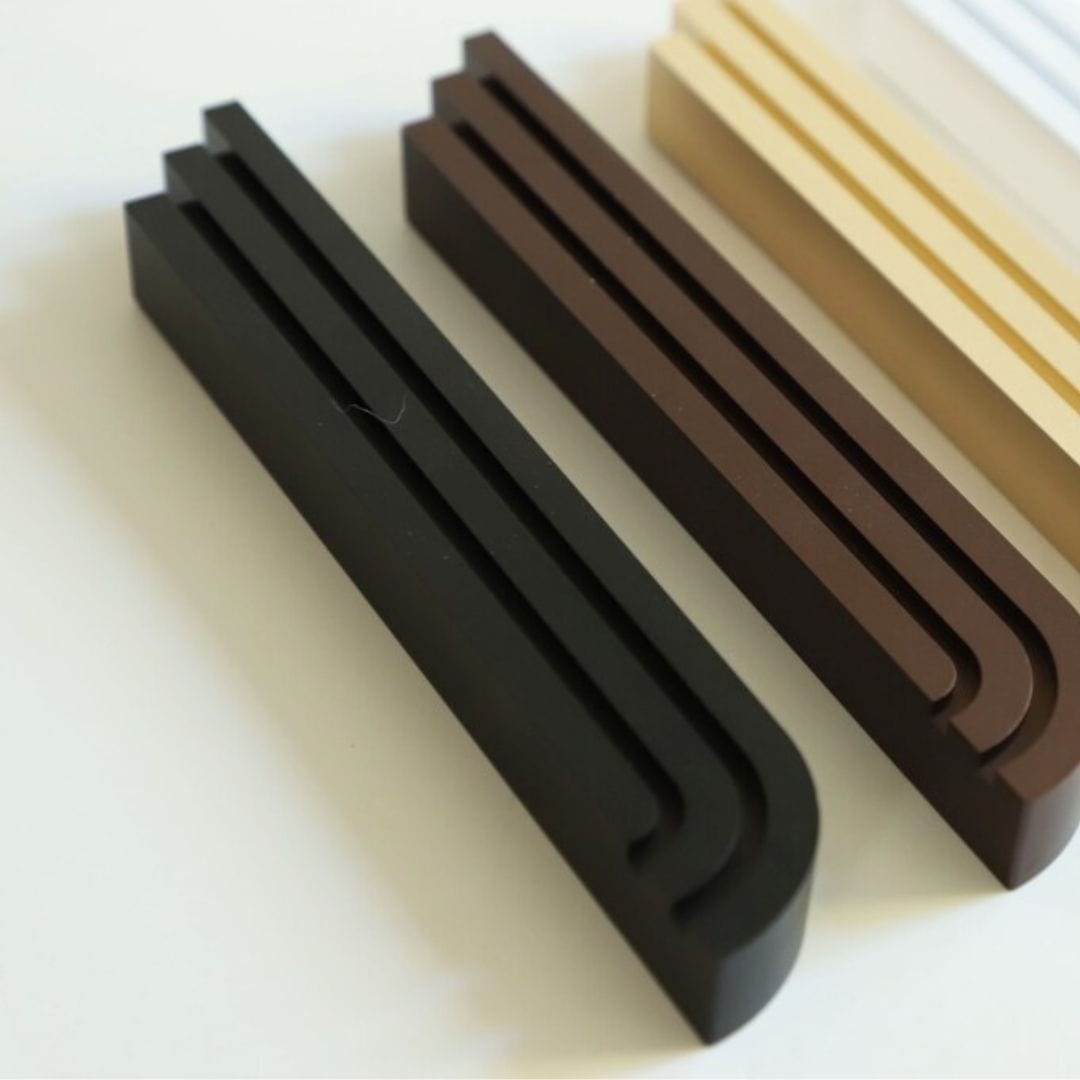 Sleek Keshet Modern Mezuzah - Black、mySite、topwebapps