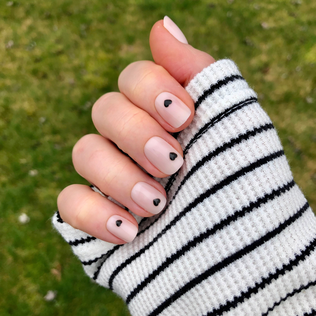 Puffy Vampy Heart - Press-On | Extra Short | Squoval、mySite、solidvoid