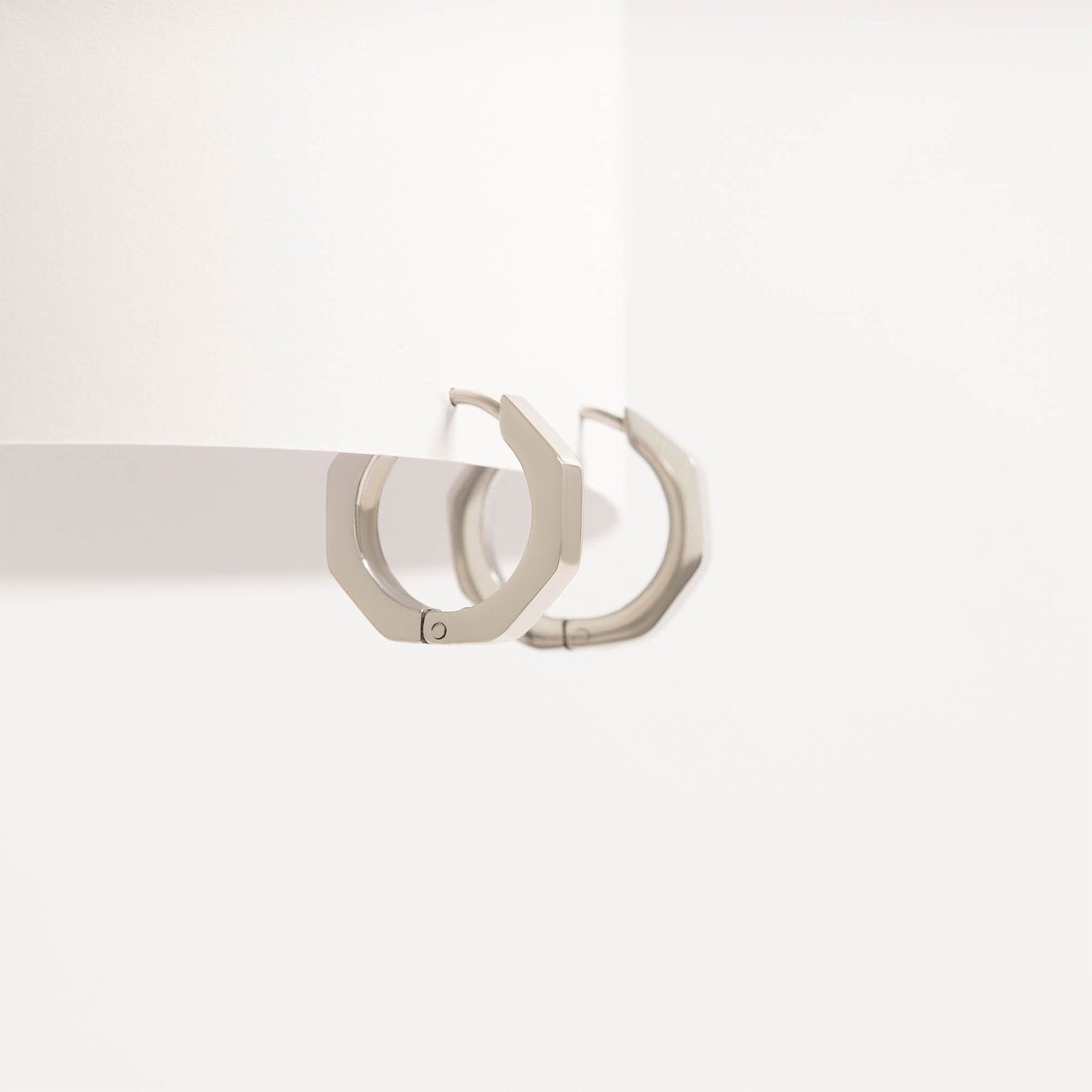 18K Gold PVD Stainless Steel Geometric Huggie Hoop Earrings / ERJ0008、mySite、dreamappss