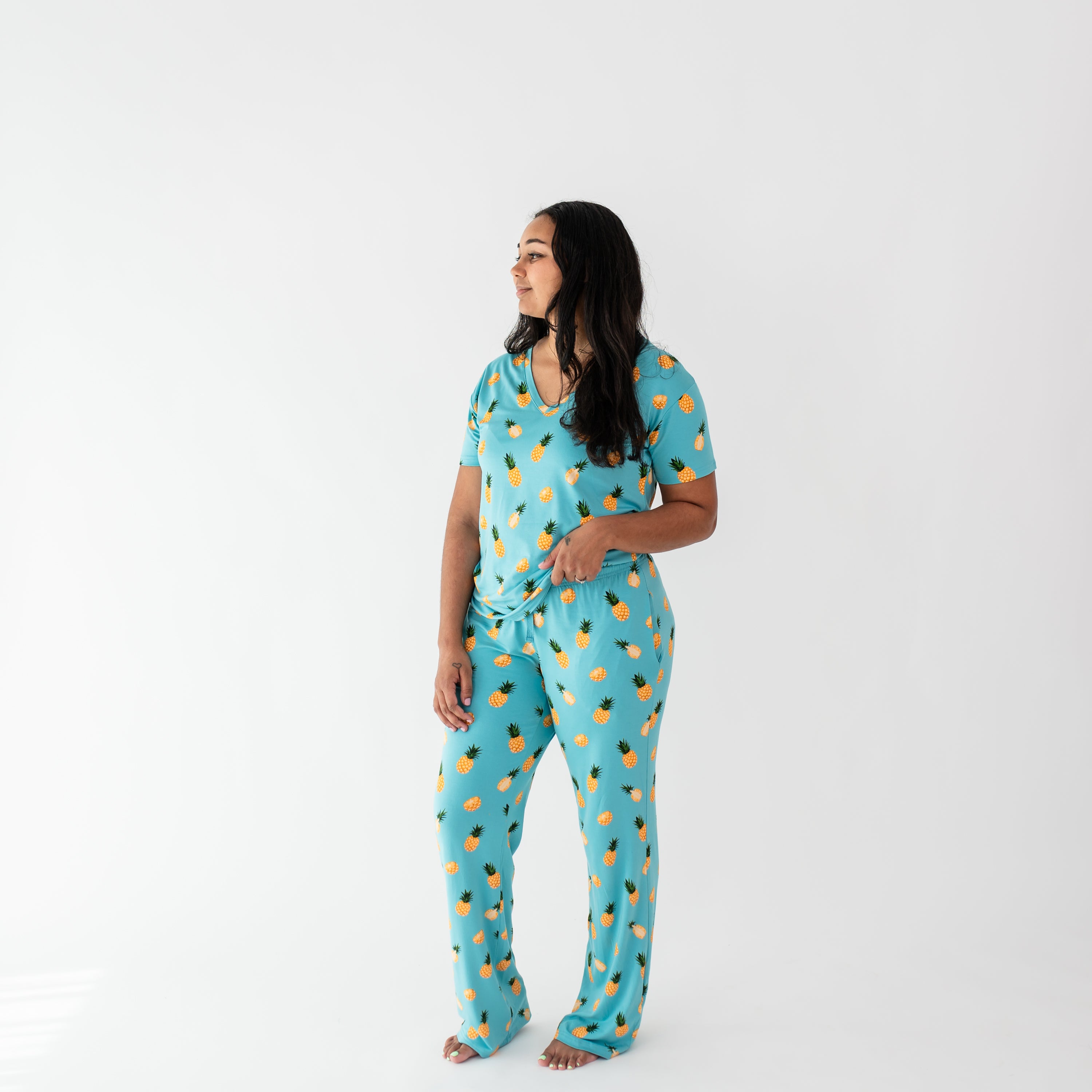  Women’s Relaxed Fit V-Neck in Pineapple、mySite、layawaytickets